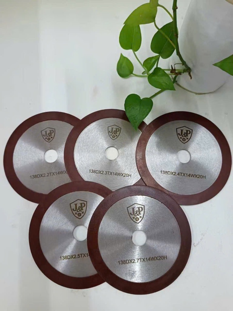 Lưỡi chống dăm - kẻ nghệ thuật me nhựa 138