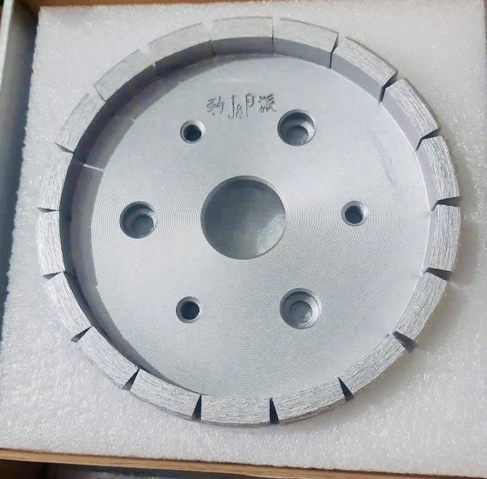 Bát mài Cạnh Gạch lỗ 30 Bạc