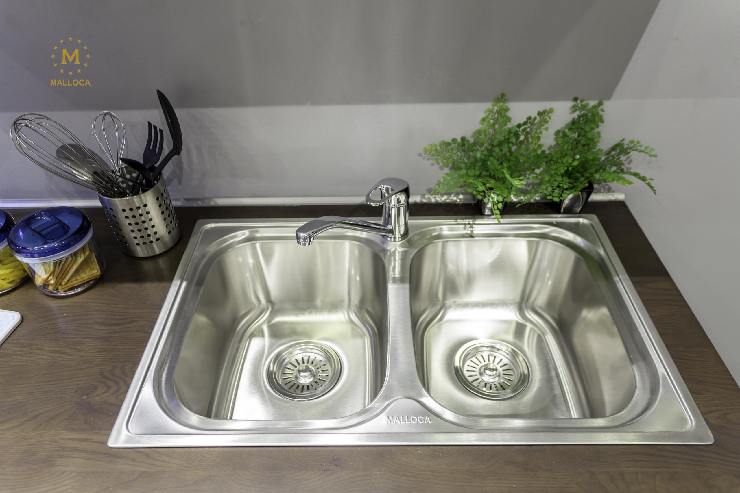 hinh-anh-thuc-te-bo-san-pham-chau-rua-va-voi-inox-malloca