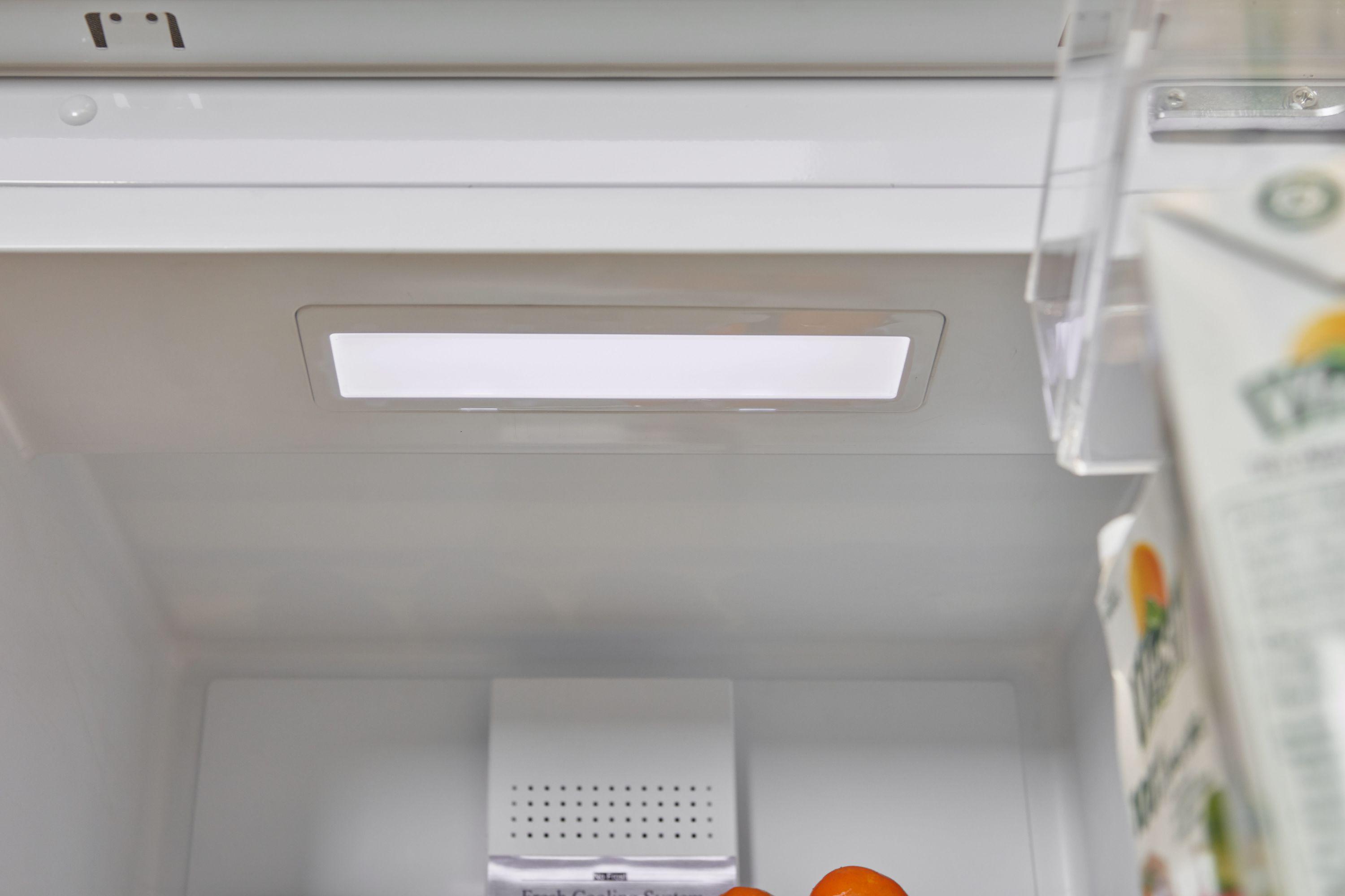 Cận cảnh khoang chứa thực phẩm ngăn mát Tủ lạnh âm tủ Malloca MF241BCD