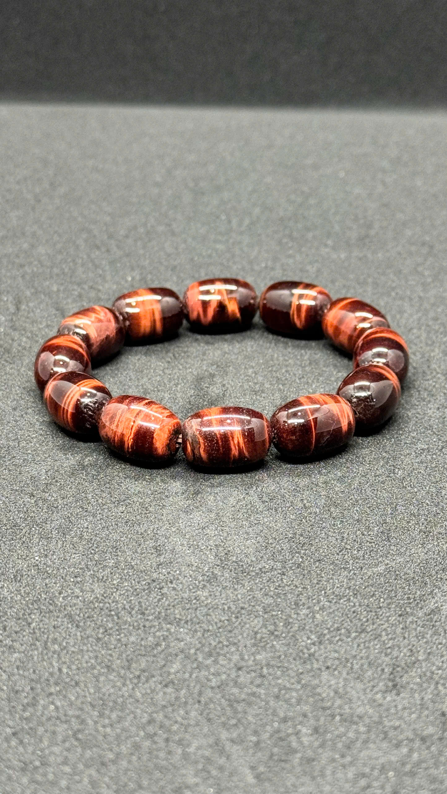 Vòng tay mắt hổ đỏ