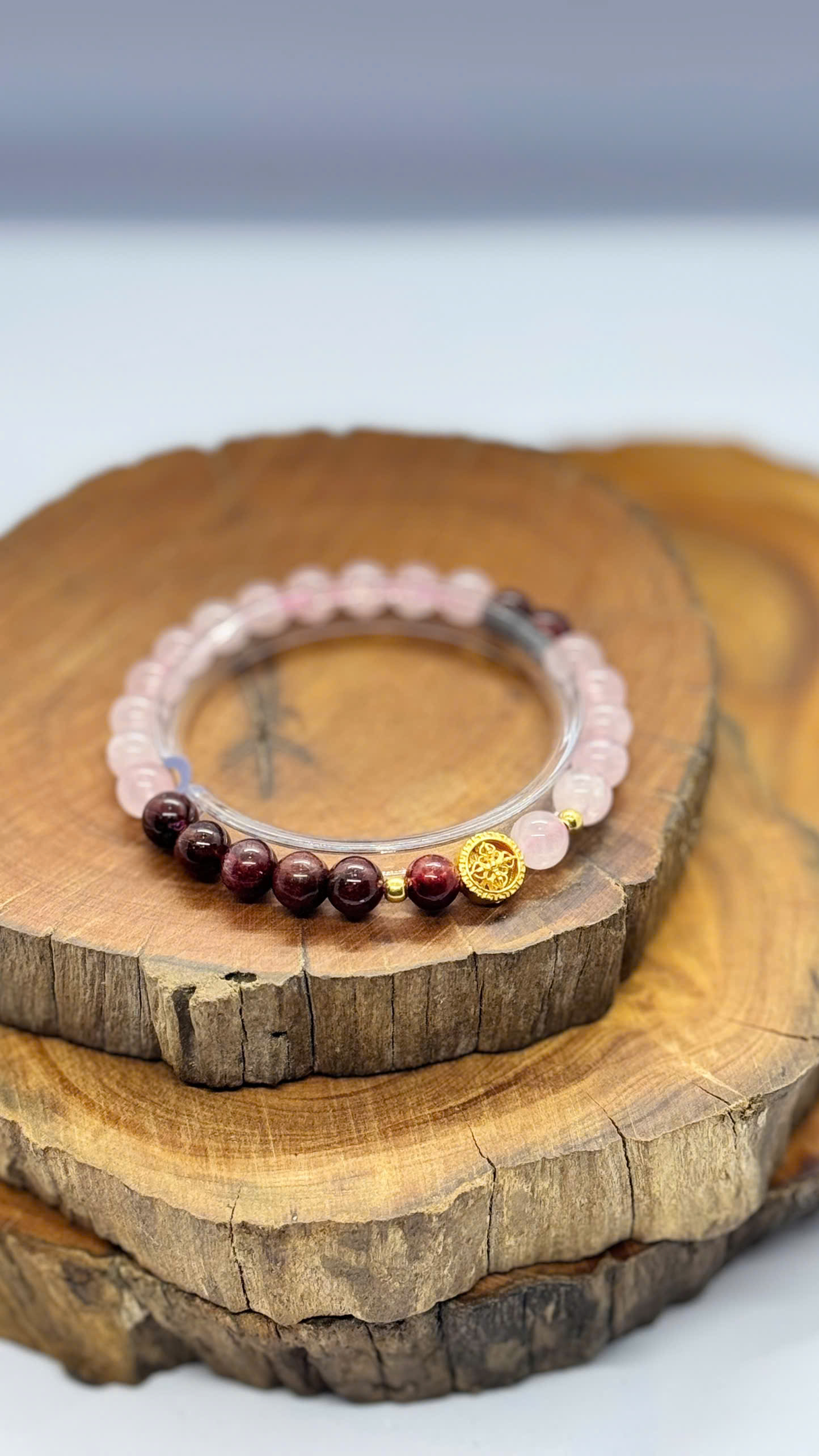 Vòng thạch anh hồng 4A mix tóc đỏ Vip kèm charm bạc mạ vàng 6.5mm