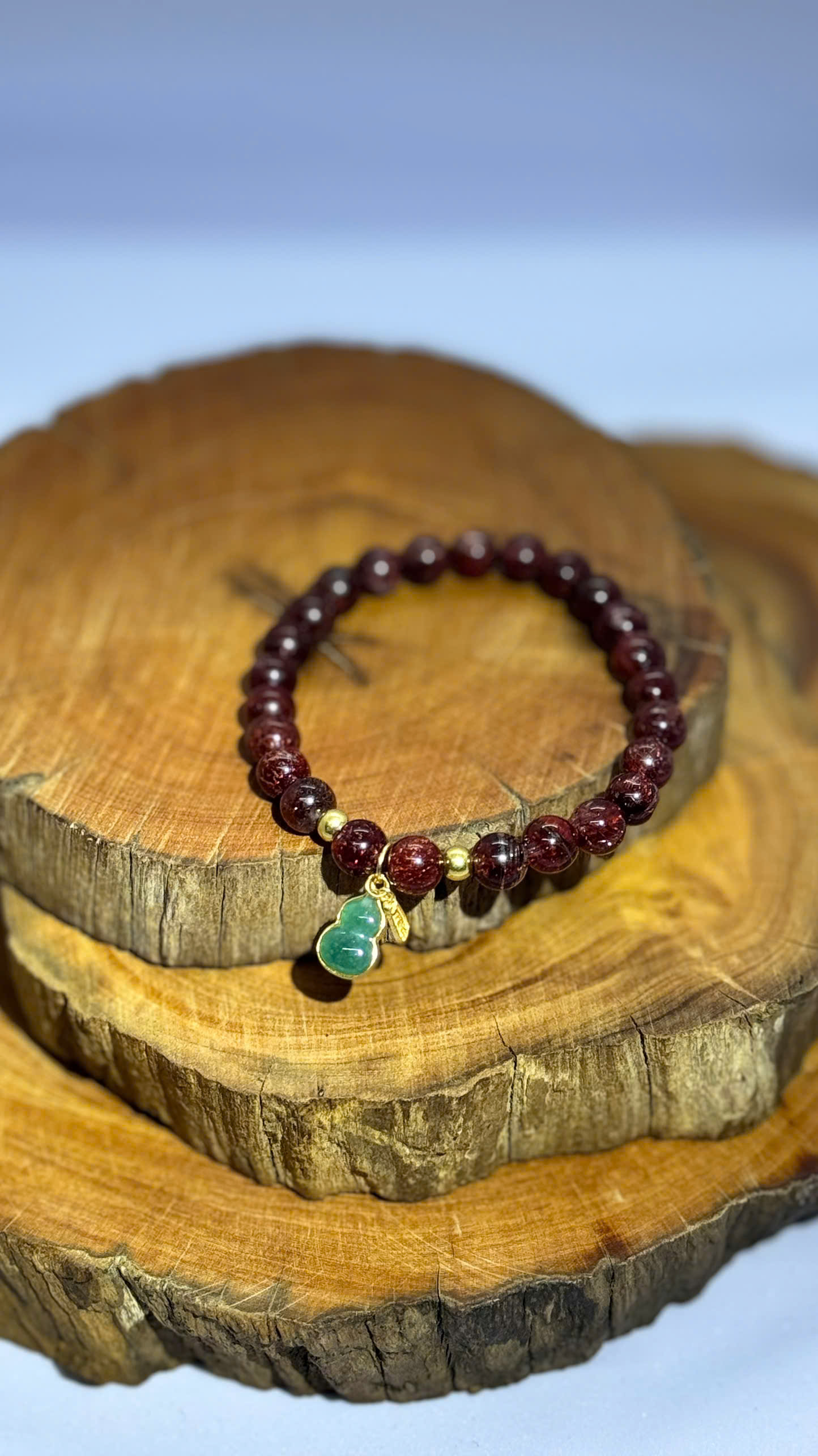 Vòng TA tóc đỏ 5A 6,5mm phối charm hồ lô ngọc bích bạc mạ vàng