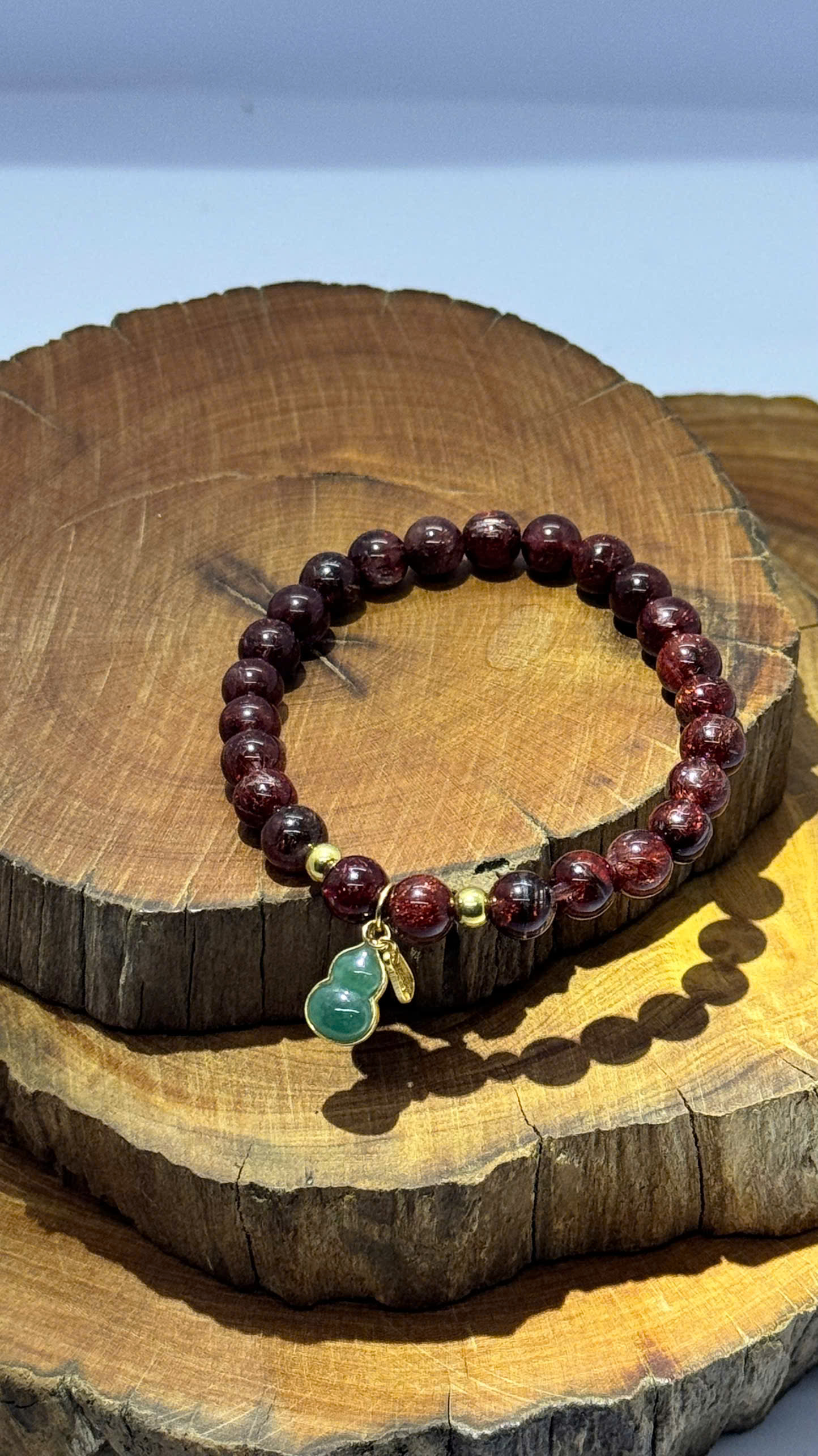 Vòng TA tóc đỏ 5A 6,5mm phối charm hồ lô ngọc bích bạc mạ vàng