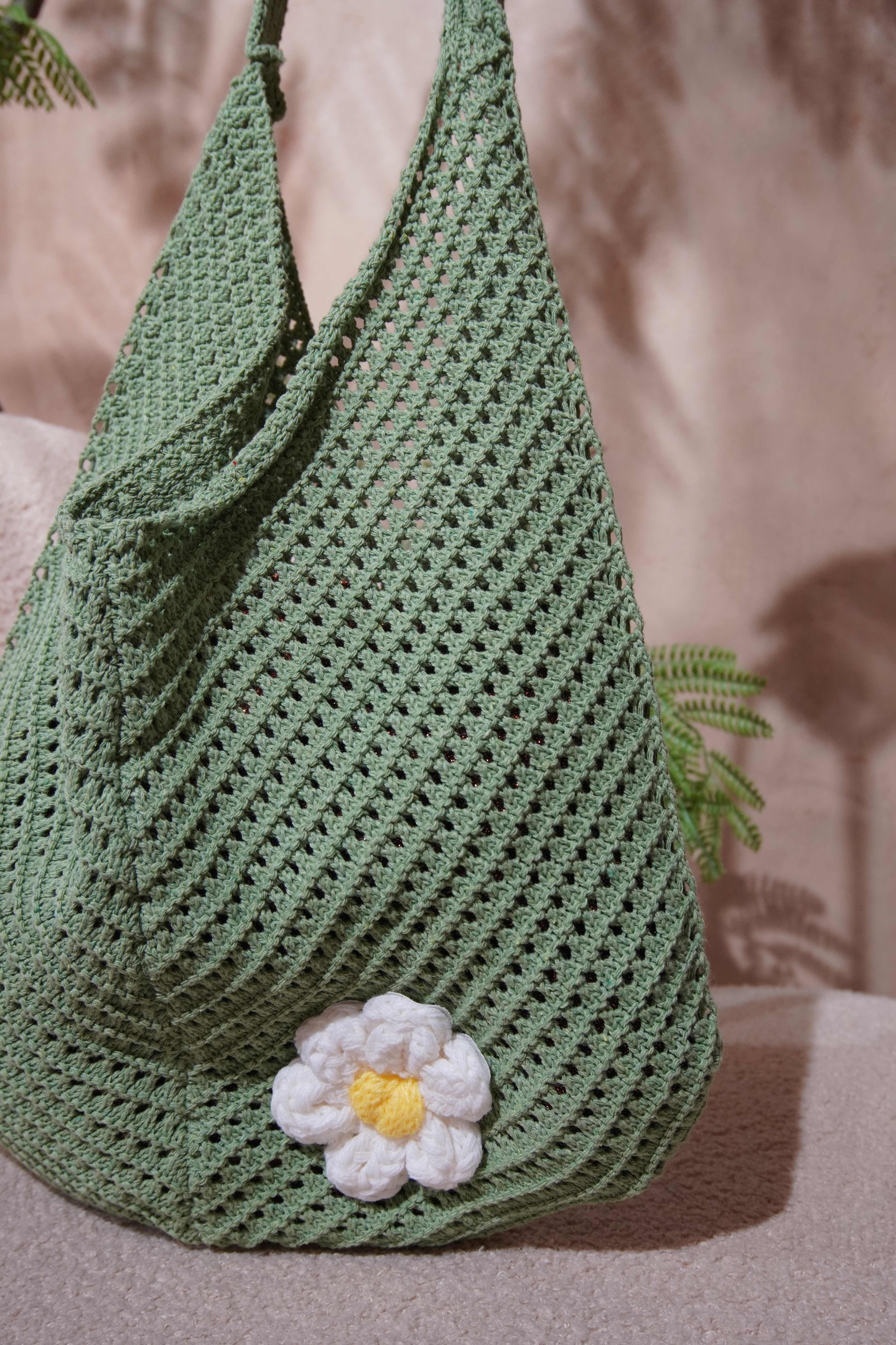 Túi đan đính hoa