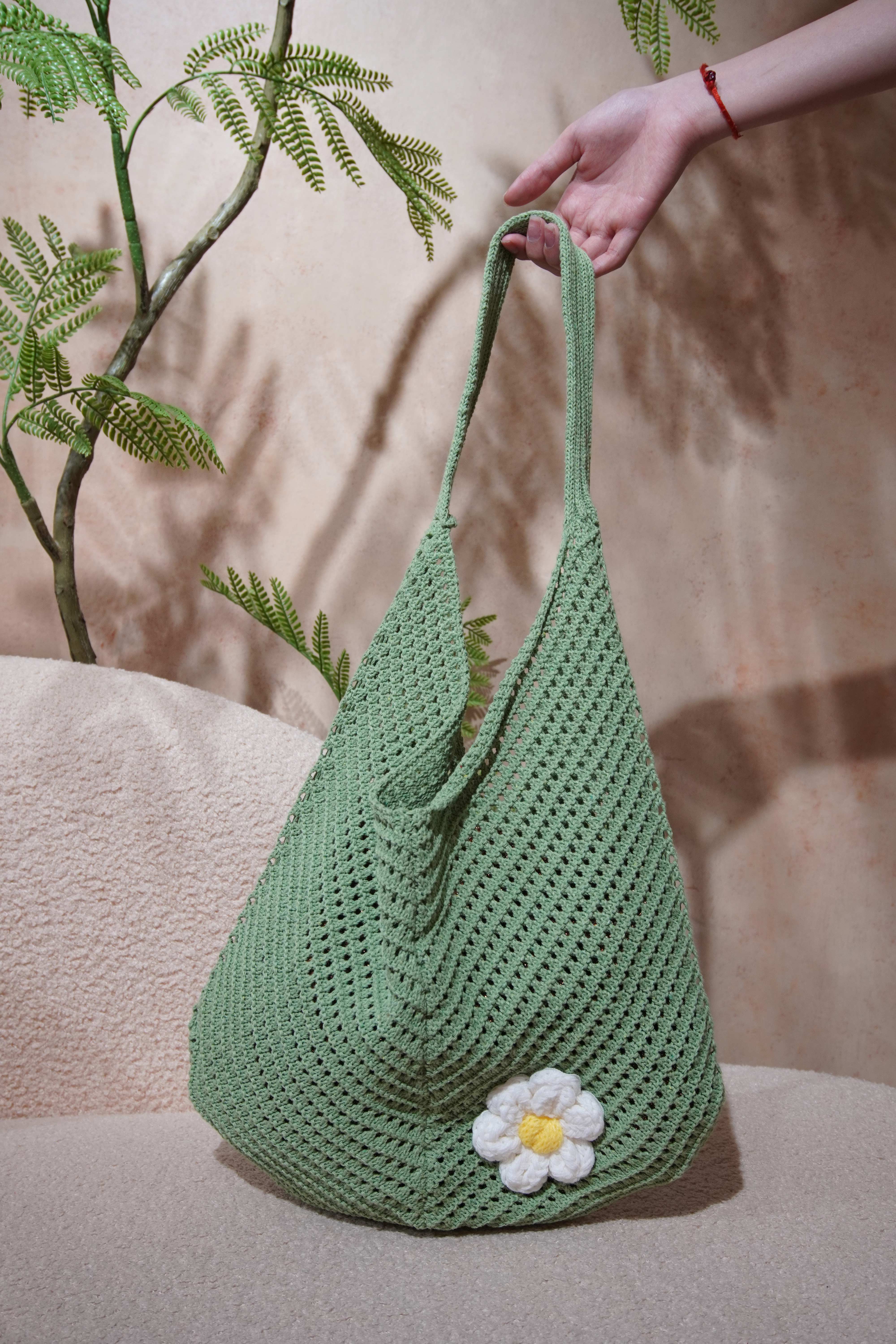 Túi đan đính hoa