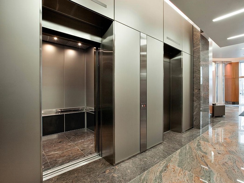 Hố thang máy bê tông tường gạch hay hố thang máy khung thép?