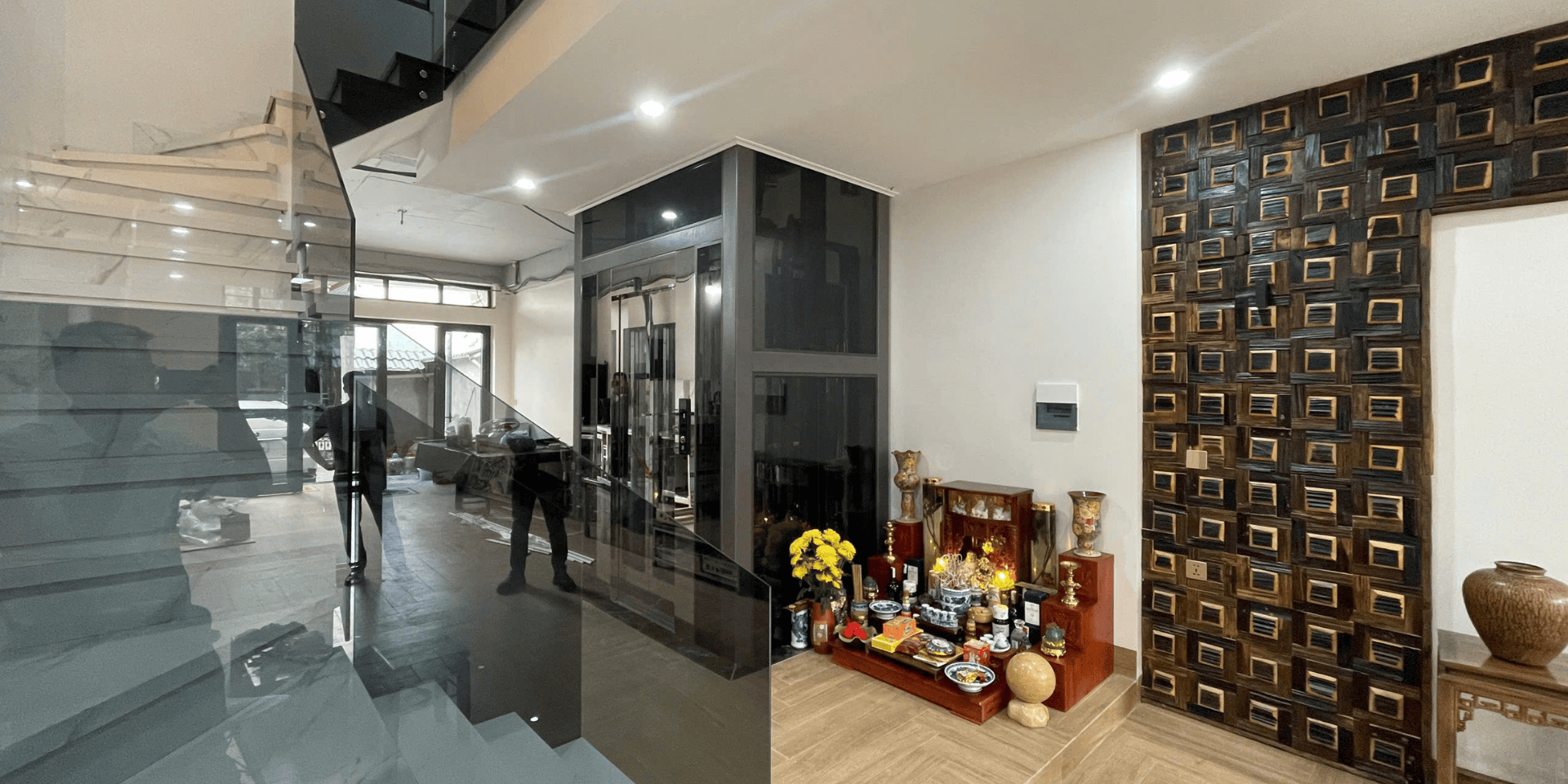 Tận Tâm <br/> <b>Cẩn Thận</b>