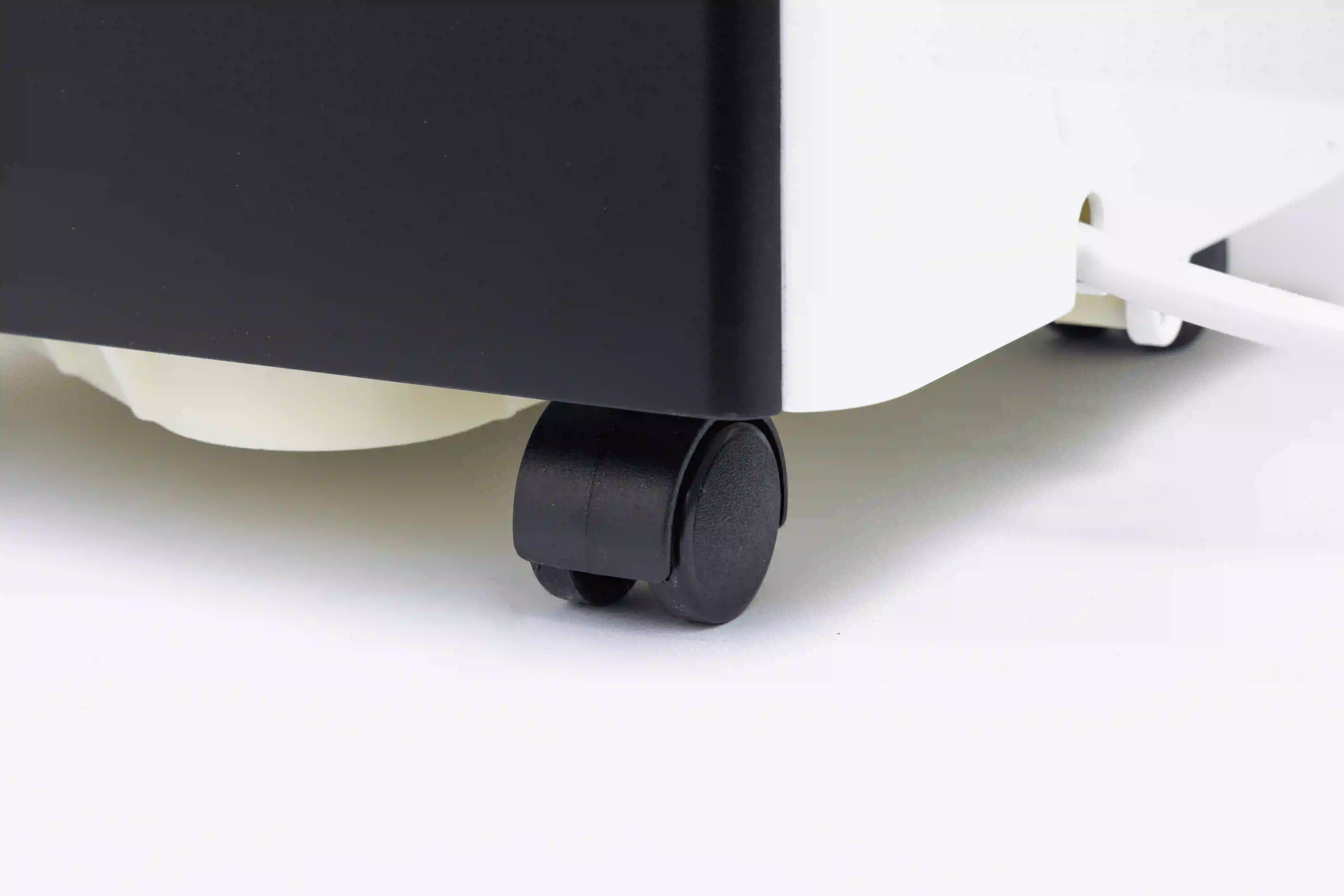 Thiết kế bánh xe nhỏ gọn, dễ dàng di chuyển