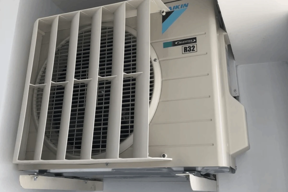 Tấm hướng gió cho dàn nóng - giảm gió nóng phản hồi