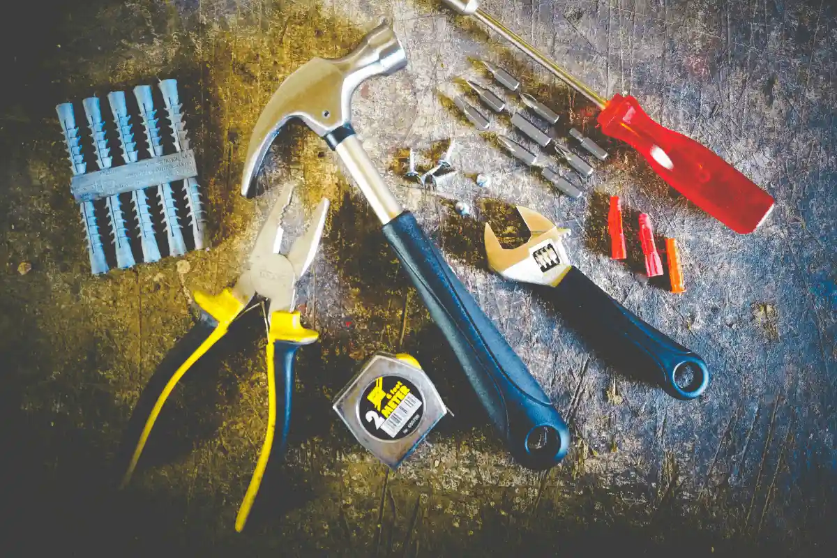 Chuẩn bị dụng cụ tháo lắp máy lạnh cần thiết