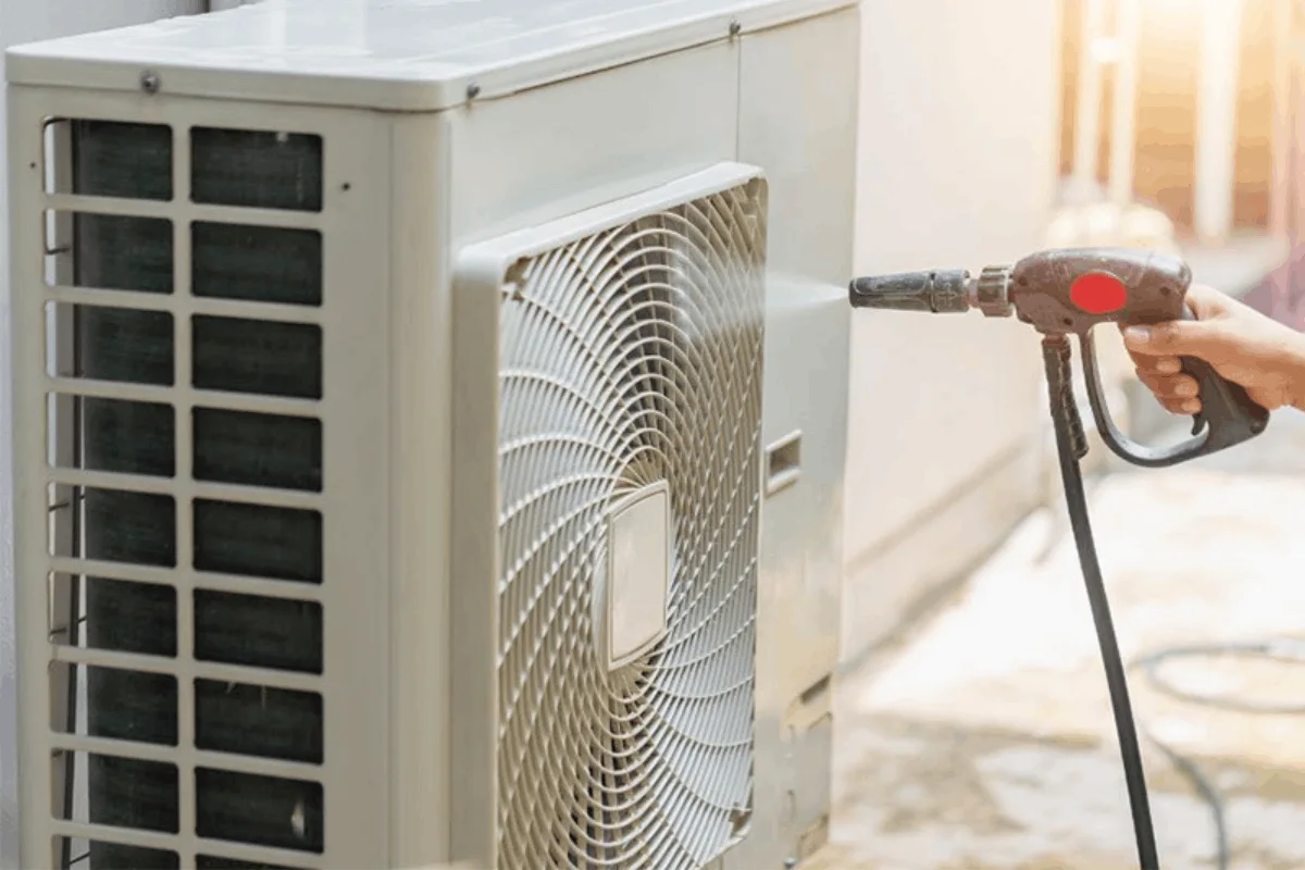 Bảo trị và vệ sinh dàn nóng thường xuyên