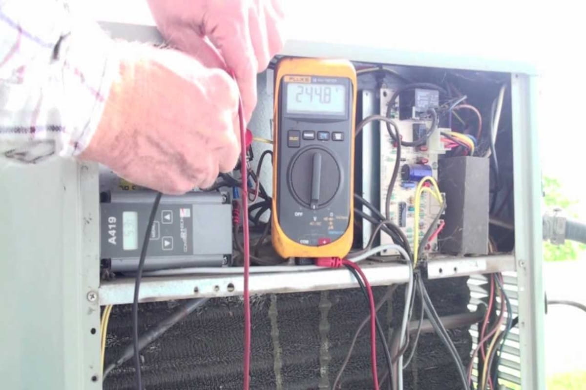 Kiểm tra kỹ càng nguồn điện cấp cho điều hoà