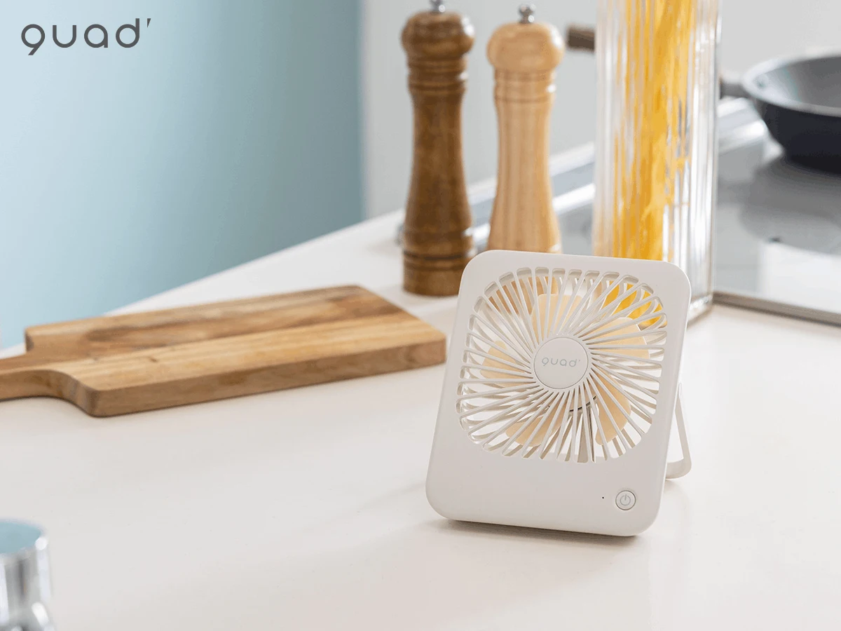 Quạt sạc đa năng kiểu dáng mỏng QS545IV