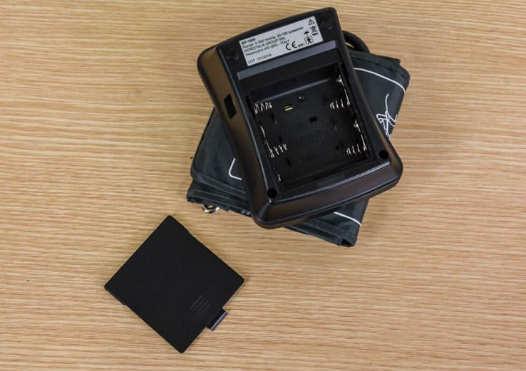 luu-y-khi-su-dung-pin-cho-may-do-huyet-ap