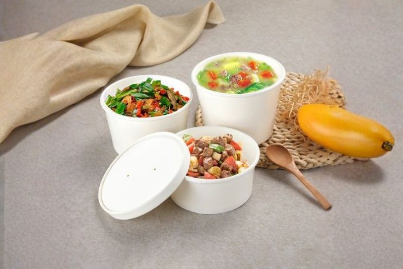 Bát giấy trắng là loại bát được sản xuất từ giấy nguyên sinh hoặc giấy tái chế