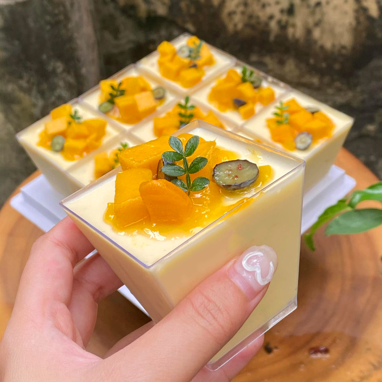 Ly Nhựa Hình Thang Đựng Bánh Mousse