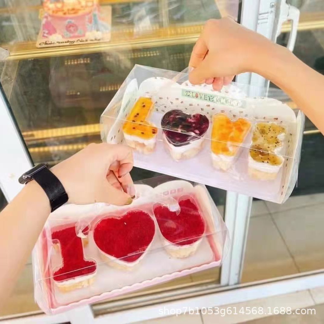 Hộp Mica Kèm Khuôn Bánh Chữ LOVE