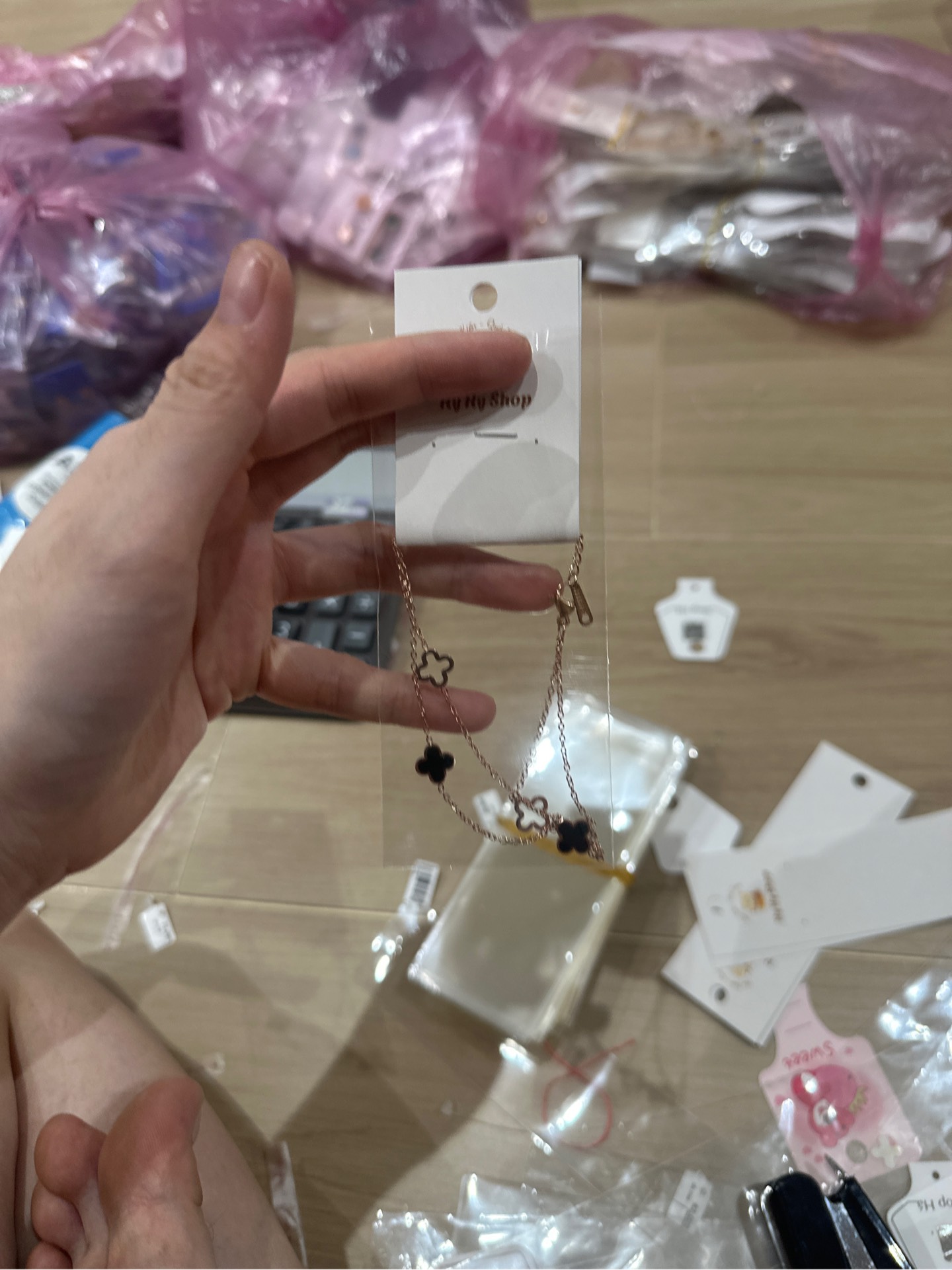 Lắc Inox Cỏ 3 Lá