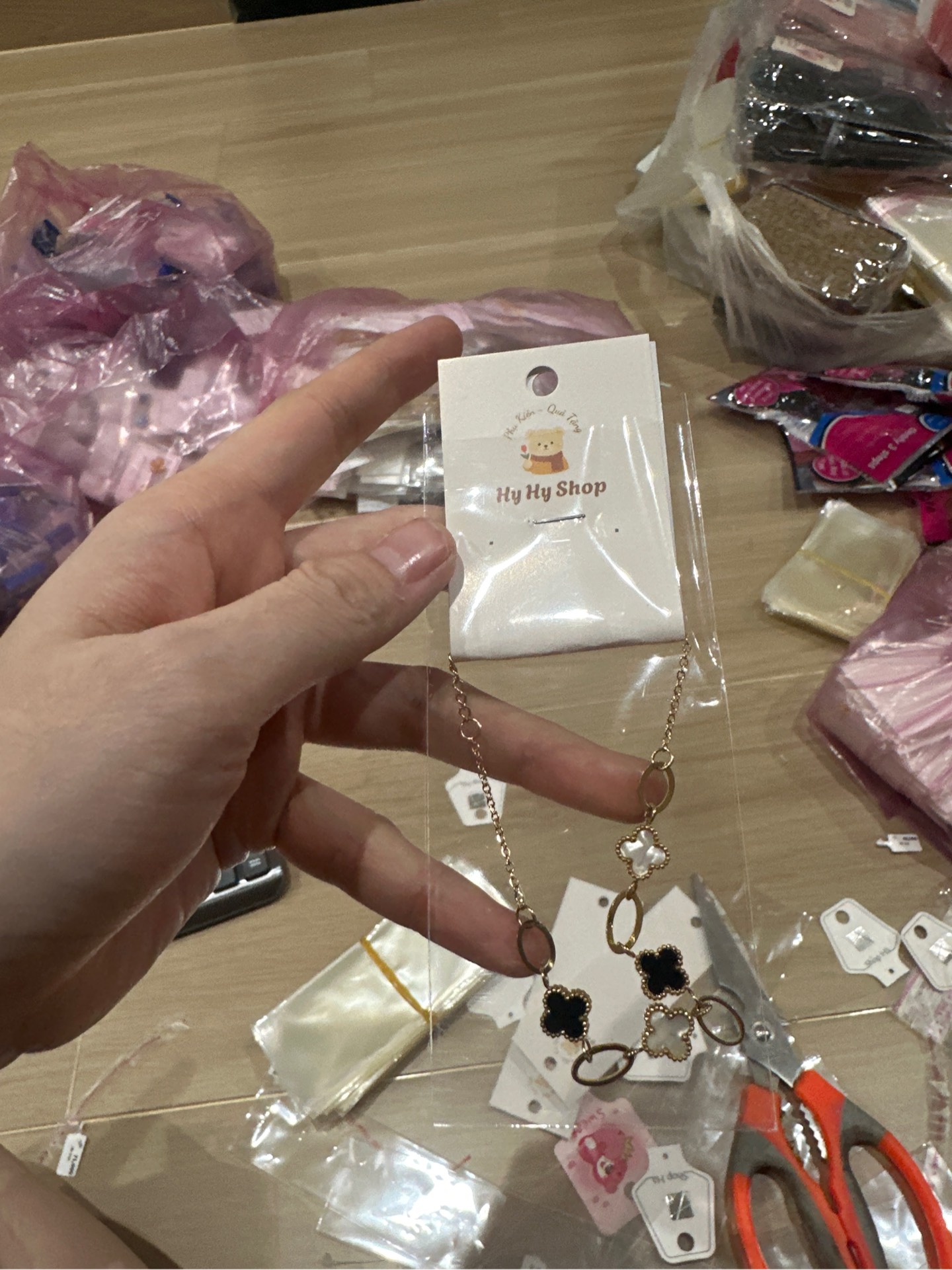 Lắc Inox Cỏ 3 Lá