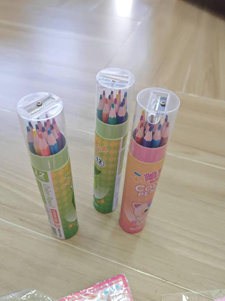 Ống Bút Màu Chì Kèm Gọt 12 Màu