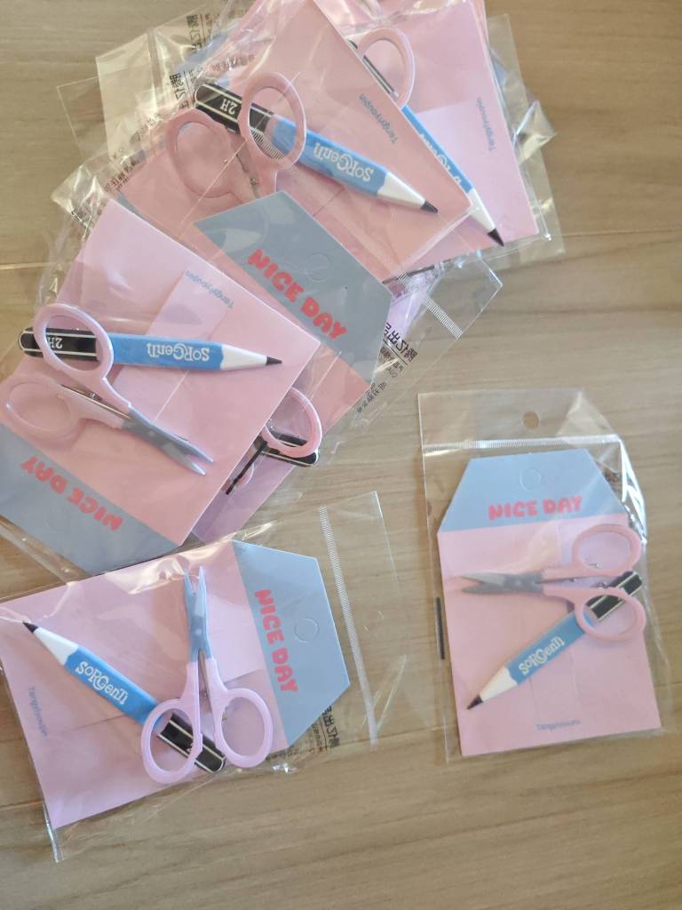 Set Kẹp Tóc Hình Thước Viết Chì (Vỉ 2 Cái)