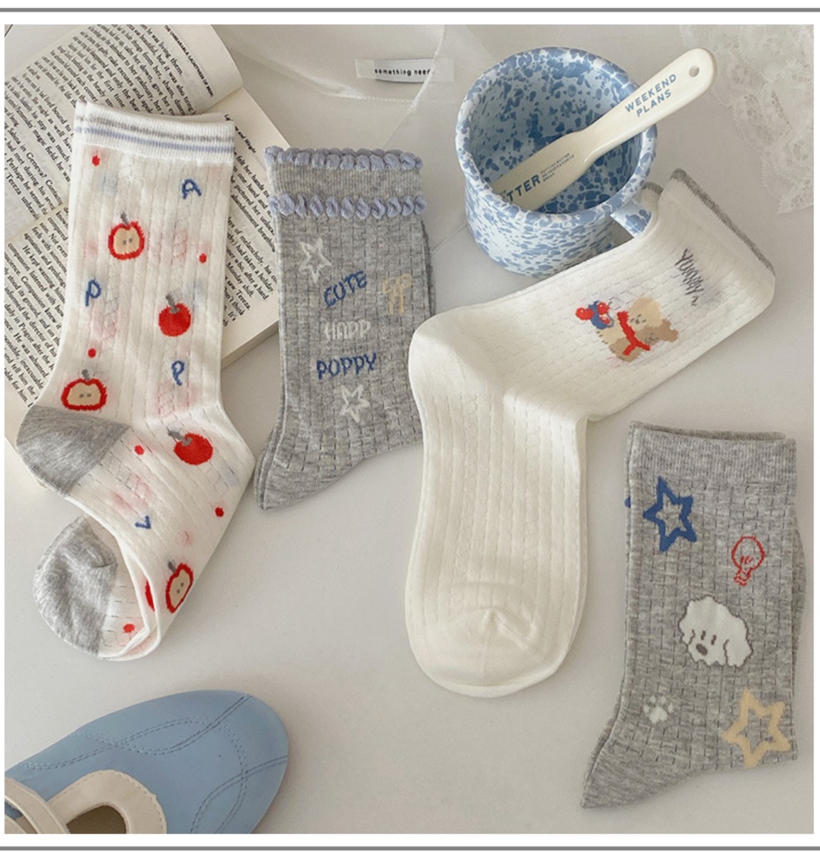 Vớ Chó Táo Quàng Khăn