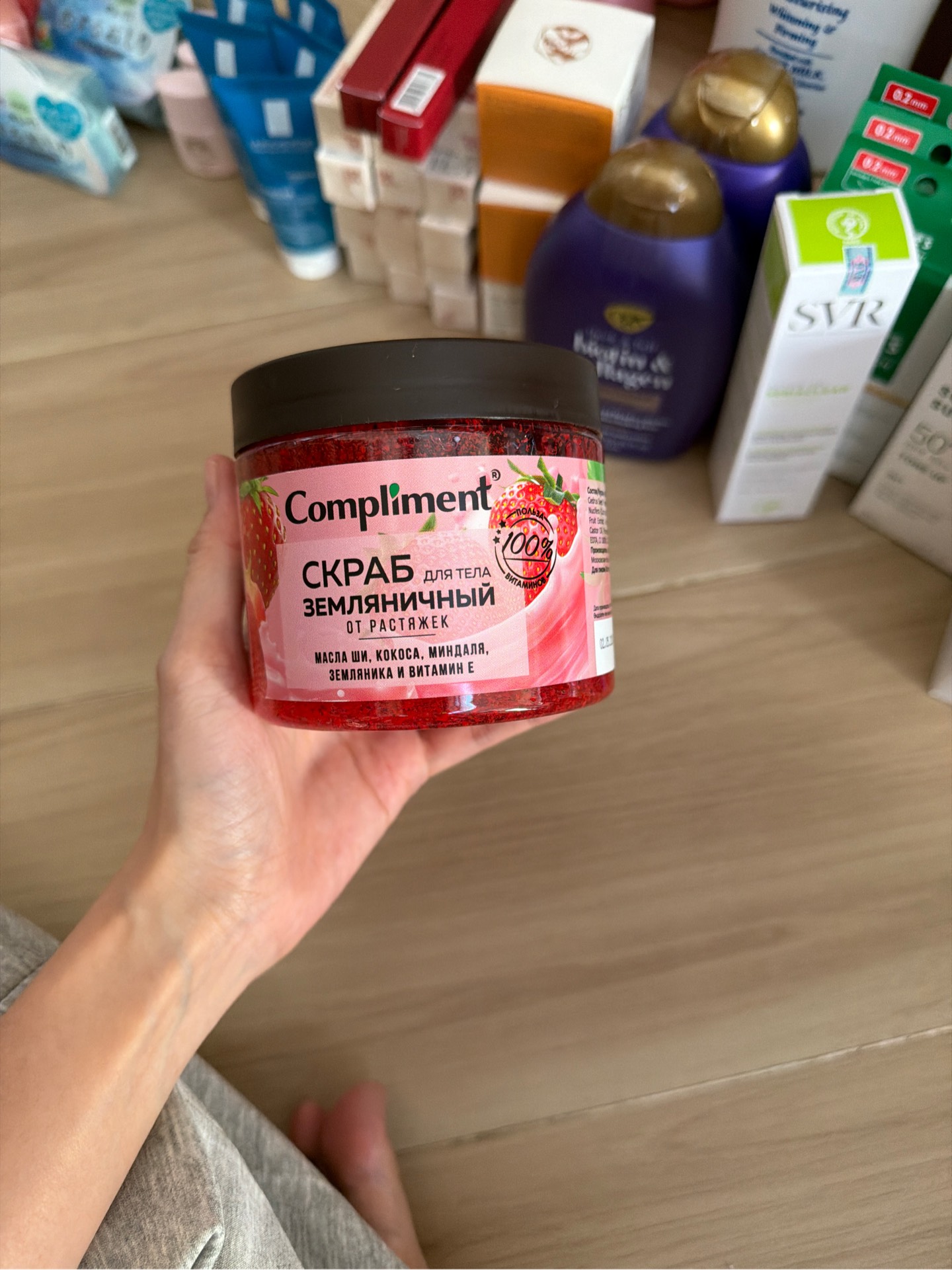 [400ml] Tẩy Da Chết Body Complimet Dâu