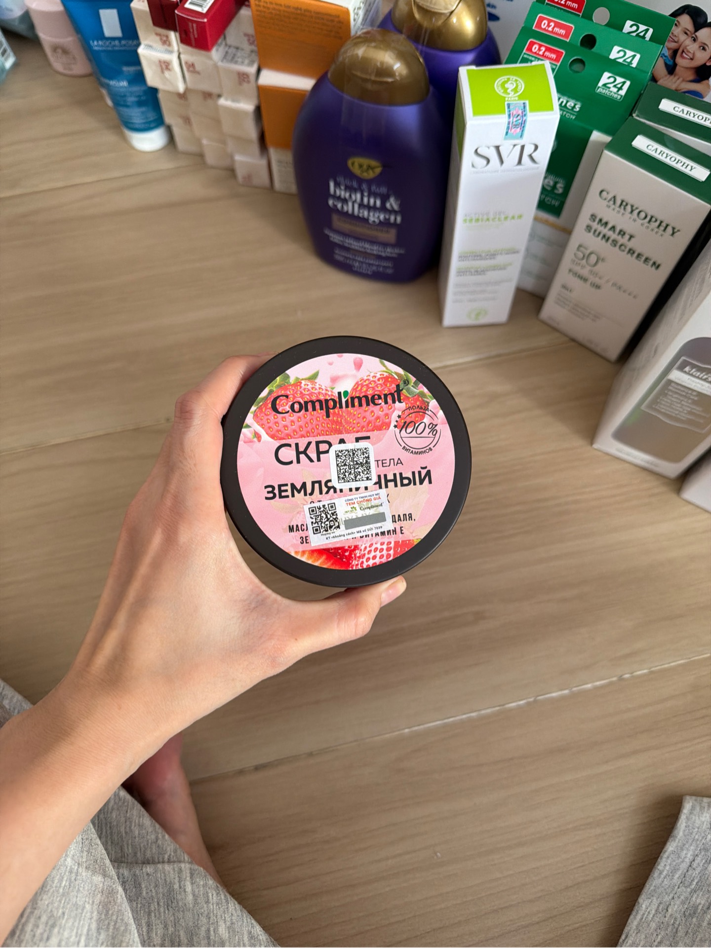 [400ml] Tẩy Da Chết Body Complimet Dâu