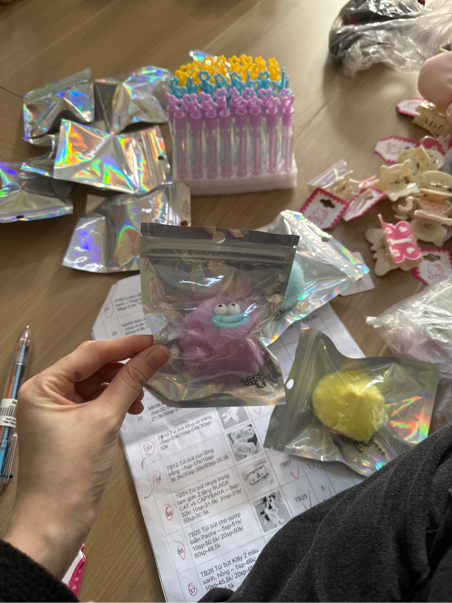 Móc Khoá Môi Tều