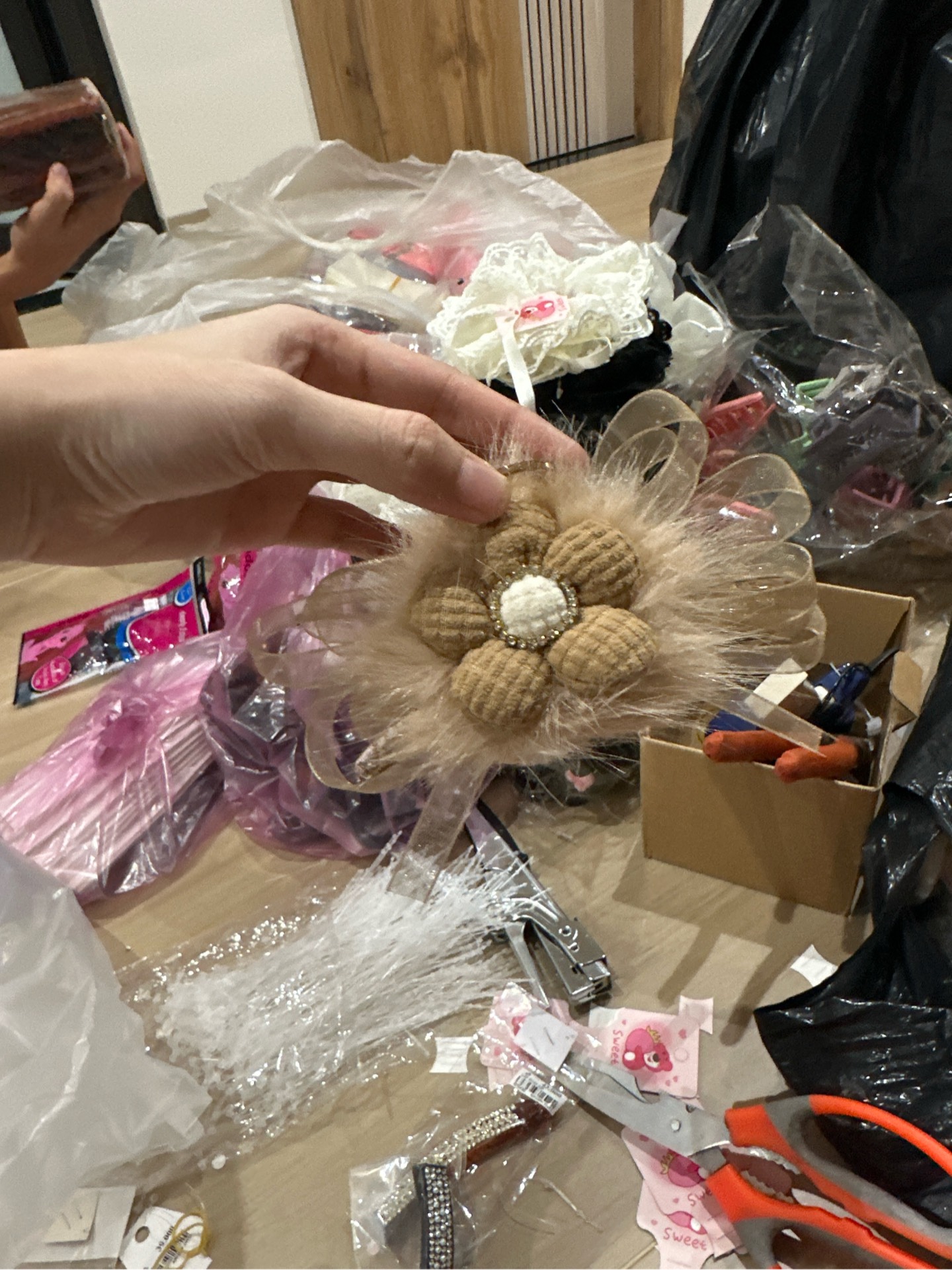 Kẹp Tóc Lông Hoa