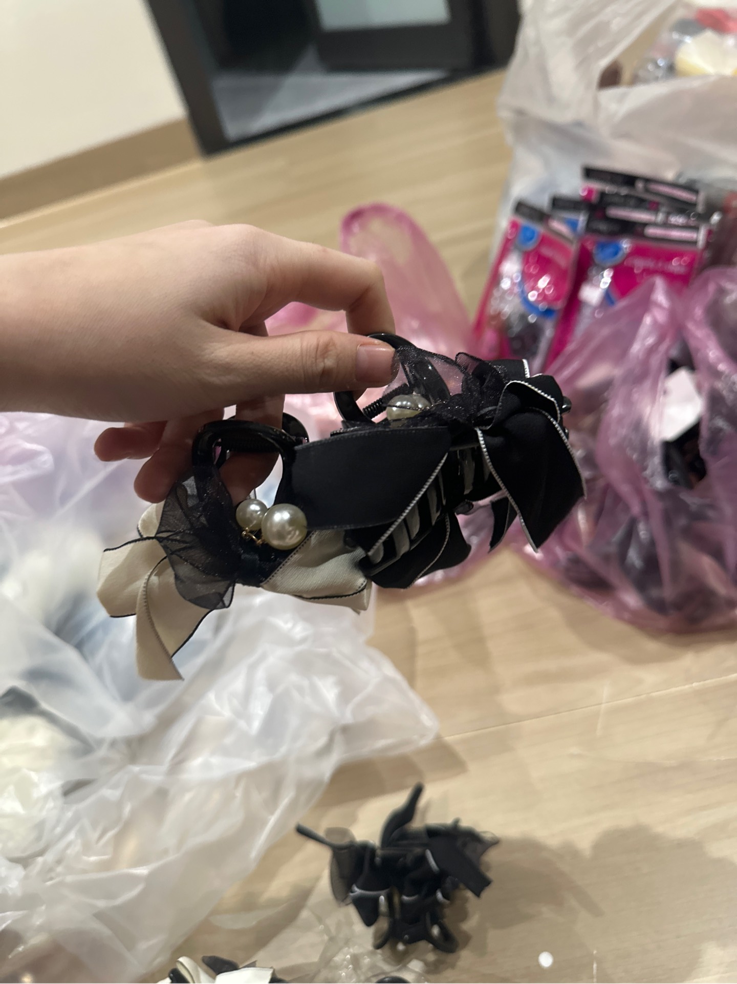 Kẹp Gấp Nơ Ngọc Trai