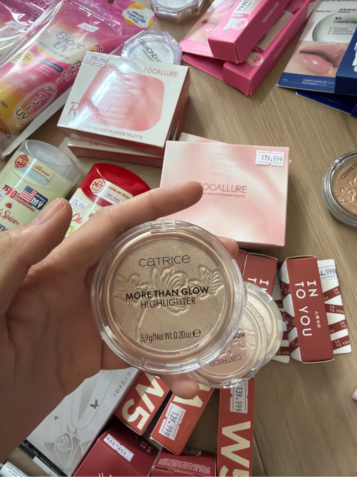 [010 Màu Da] Phấn Bắt Sáng Catrice