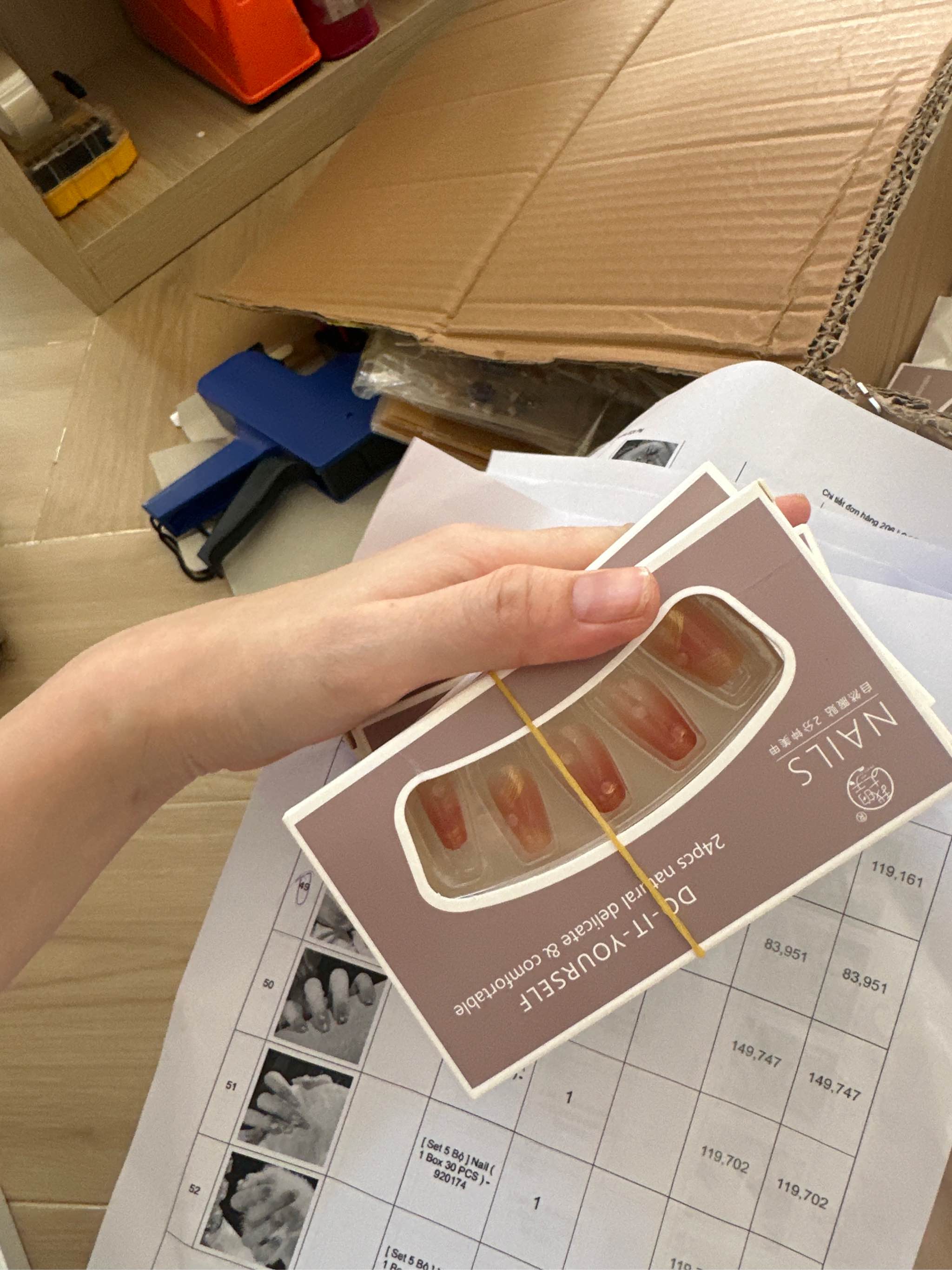 Nails (1 Hộp 30 Cái)
