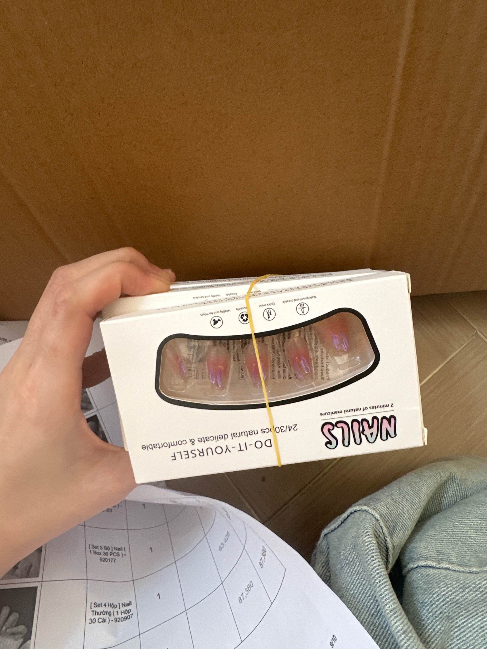 Nails (1 Hộp 30 Cái)