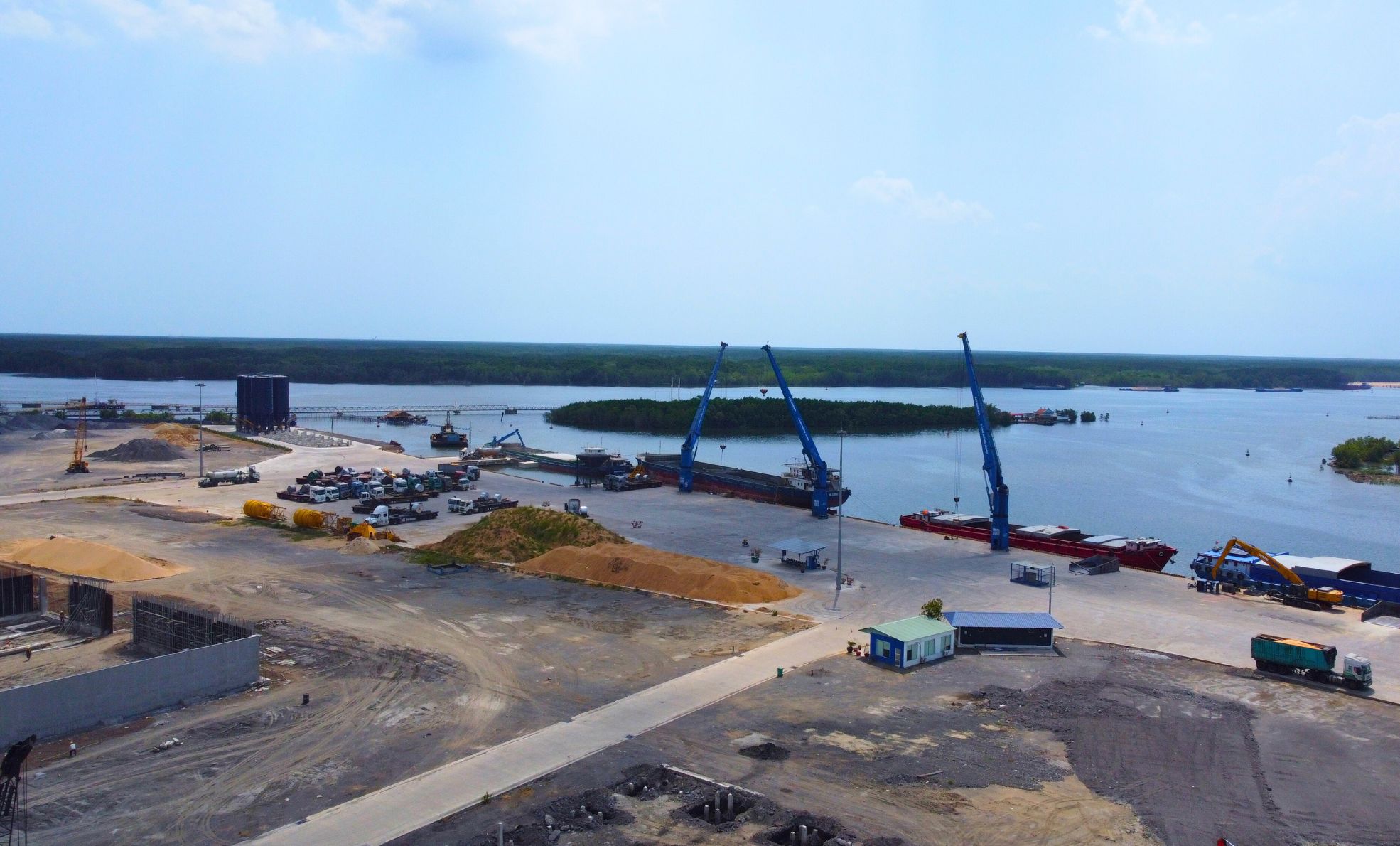 HỒNG LONG PORT – ĐÓN ĐẦU CƠ HỘI TỪ KHU THƯƠNG MẠI TỰ DO CÁI MÉP HẠ