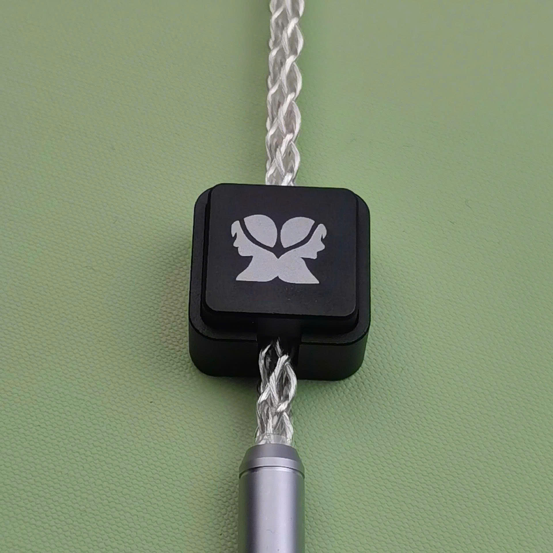 [Đã đóng GB] Hộp Kim Loại Cố Định Dây Cable Nam Châm Từ Tính
