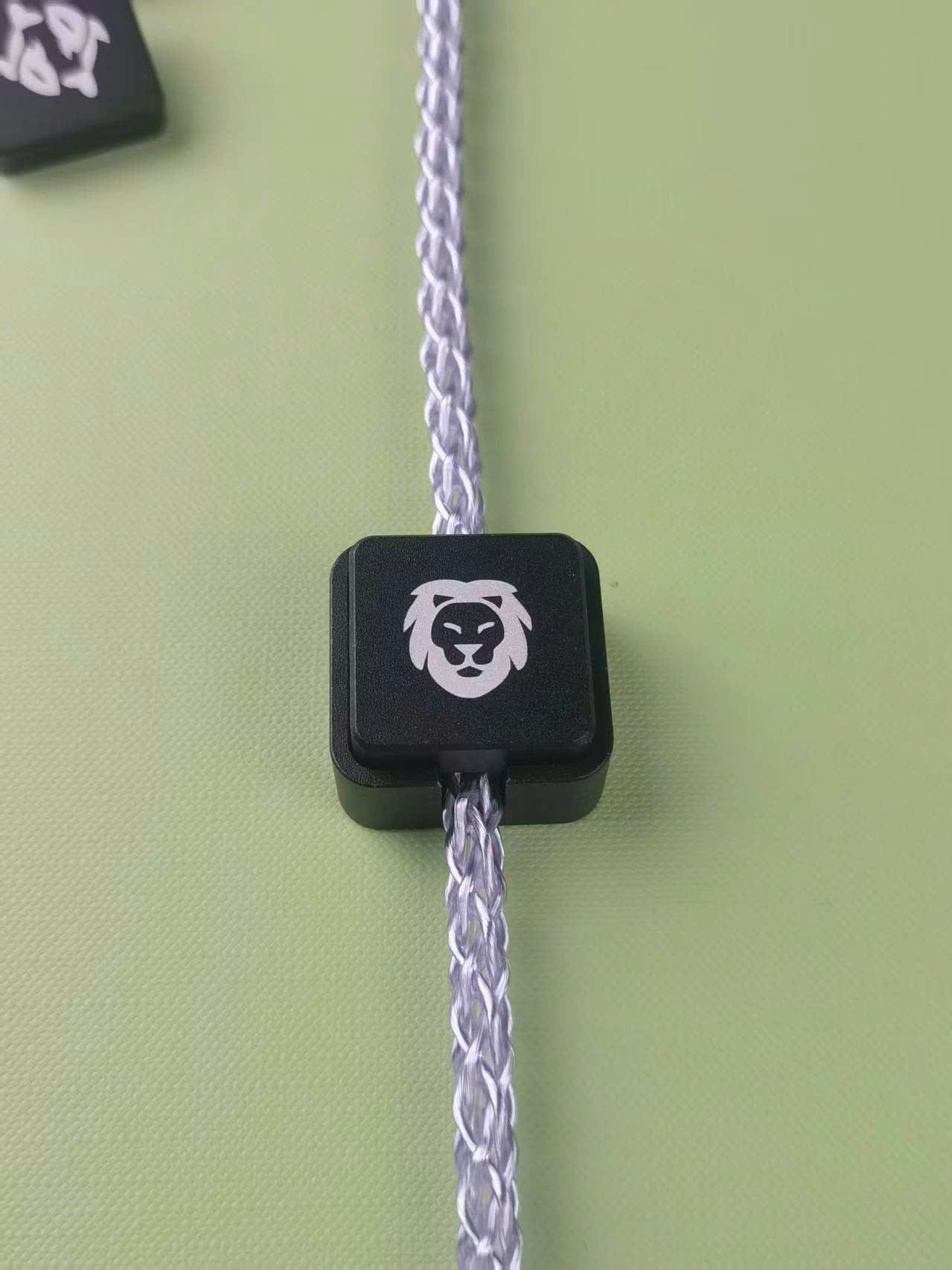 [Đã đóng GB] Hộp Kim Loại Cố Định Dây Cable Nam Châm Từ Tính