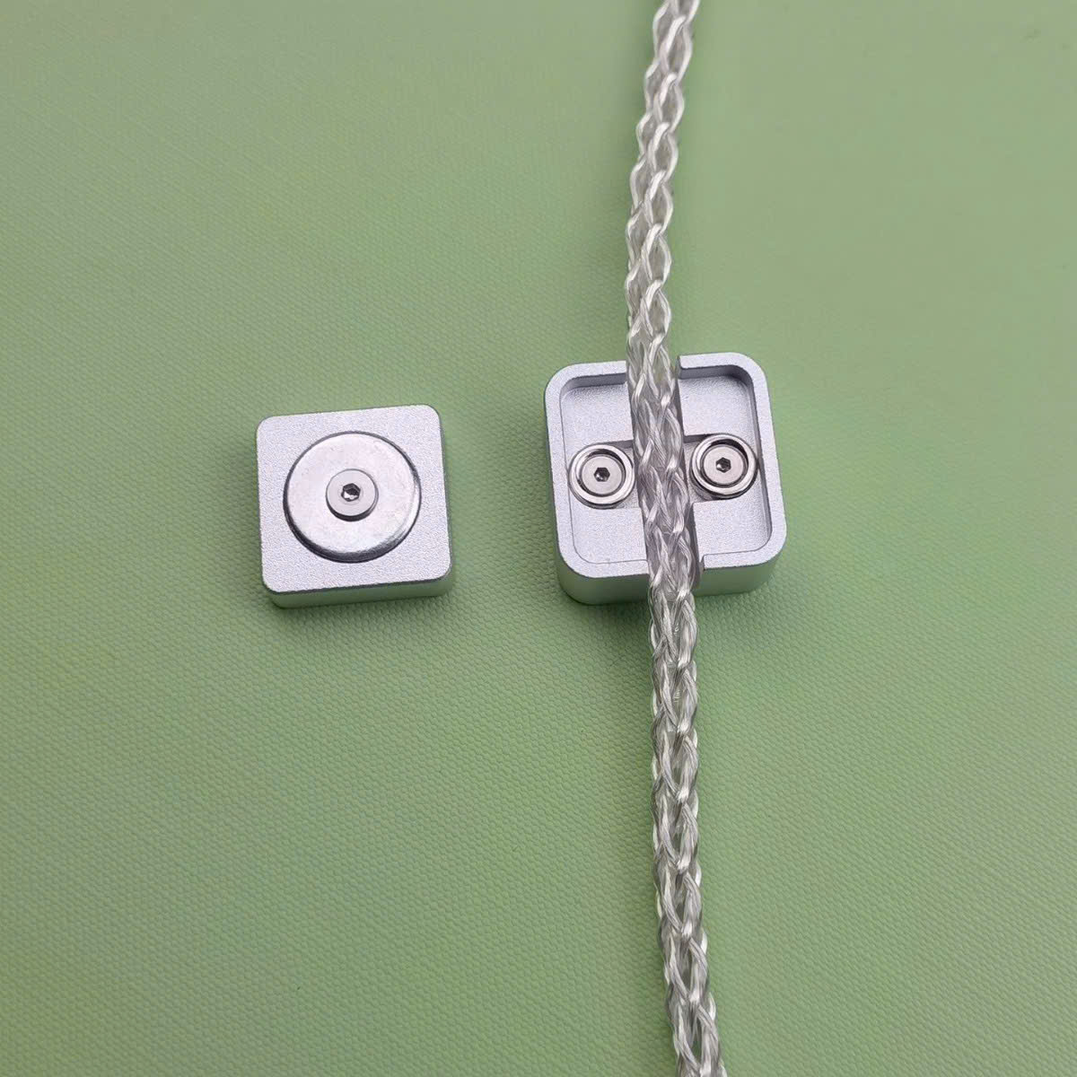 [Đã đóng GB] Hộp Kim Loại Cố Định Dây Cable Nam Châm Từ Tính
