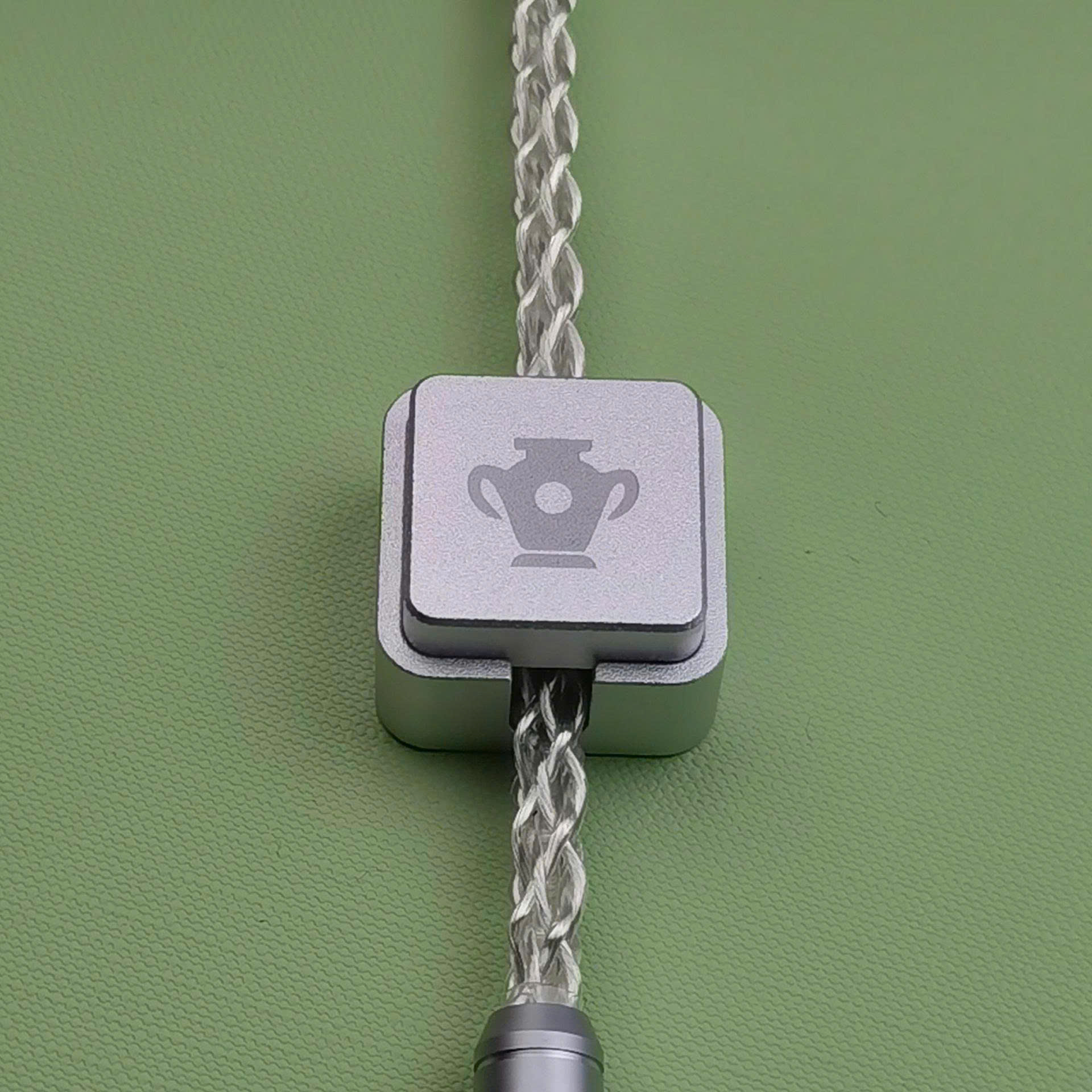[Đã đóng GB] Hộp Kim Loại Cố Định Dây Cable Nam Châm Từ Tính