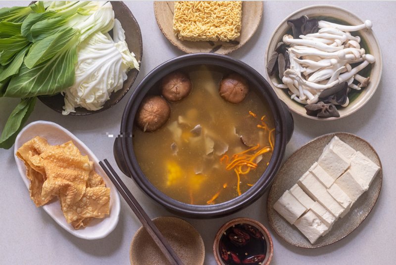 Cách nấu lẩu chay chua cay chuẩn vị mà ai cũng làm được