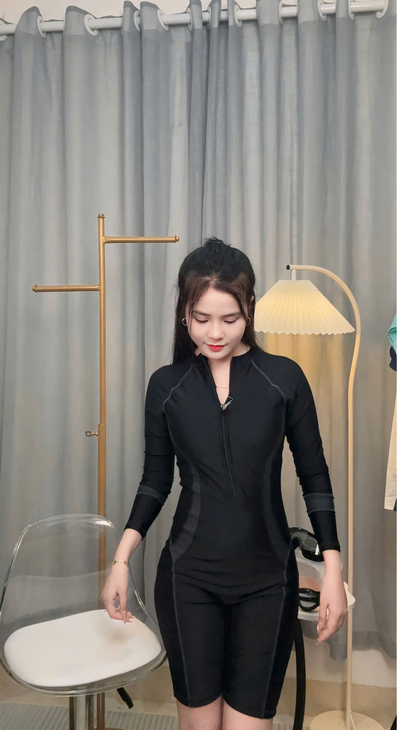 Bộ Đồ Bơi Thể Thao Nữ SwimBros S28 – Tay Dài, Liền Quần Lửng Co Giãn 4 Chiều image 2