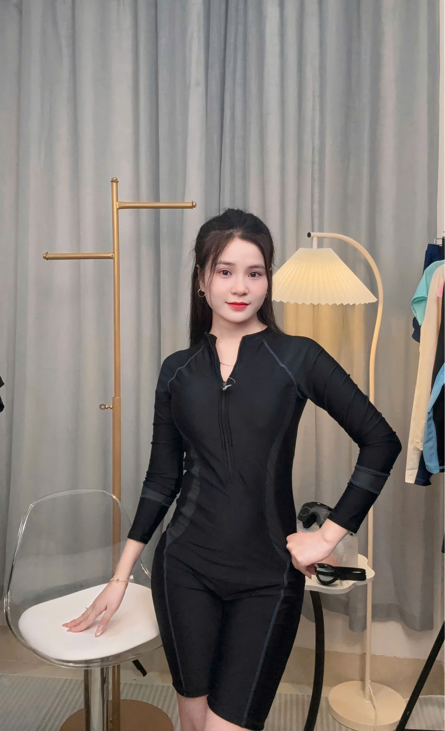 Bộ Đồ Bơi Thể Thao Nữ SwimBros S28 – Tay Dài, Liền Quần Lửng Co Giãn 4 Chiều image 3