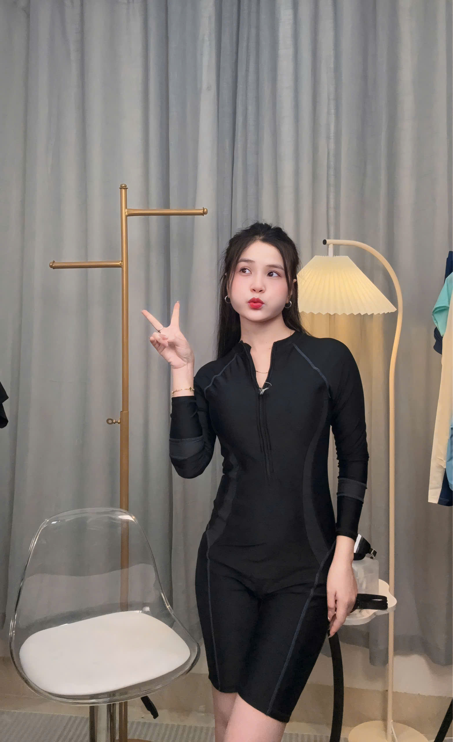 Bộ Đồ Bơi Thể Thao Nữ SwimBros S28 – Tay Dài, Liền Quần Lửng Co Giãn 4 Chiều