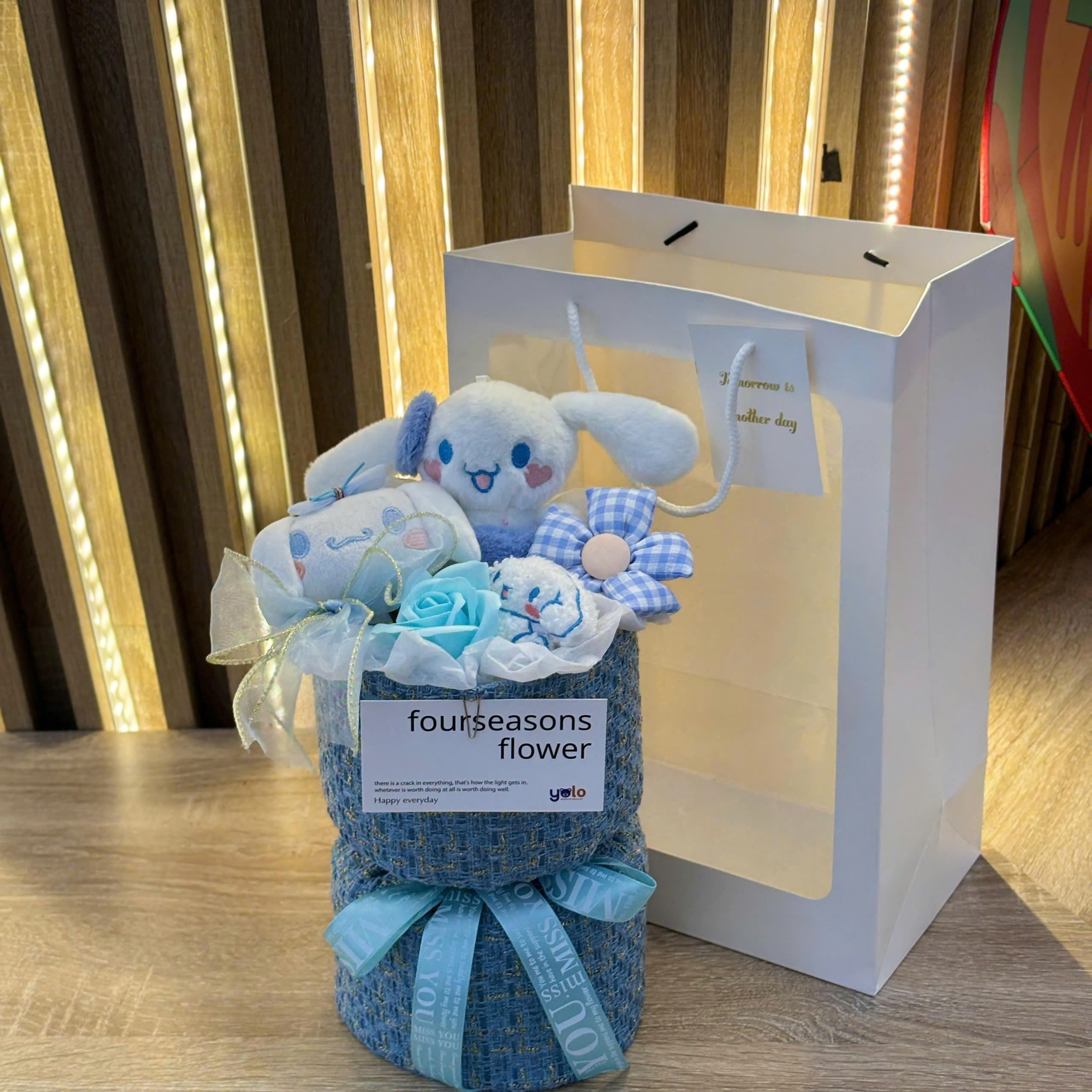 Bó hoa gấu bông siêu dễ thương.sét hoa quà tặng sinh nhật , 14/2 , 8/3 (tặng kèm túi và đèn nhấp nháy)