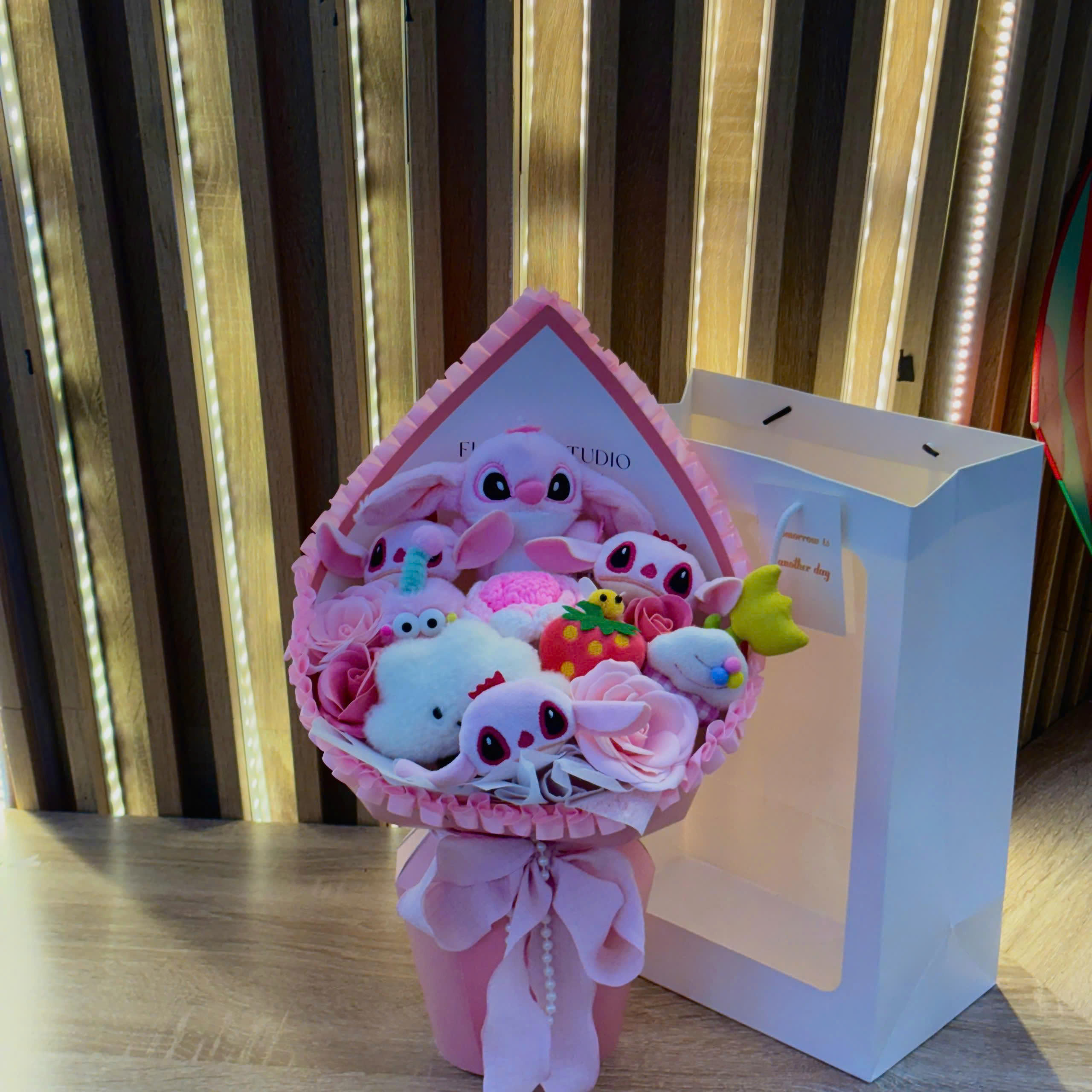 Bó hoa gấu bông siêu dễ thương.sét hoa quà tặng sinh nhật , 14/2 , 8/3