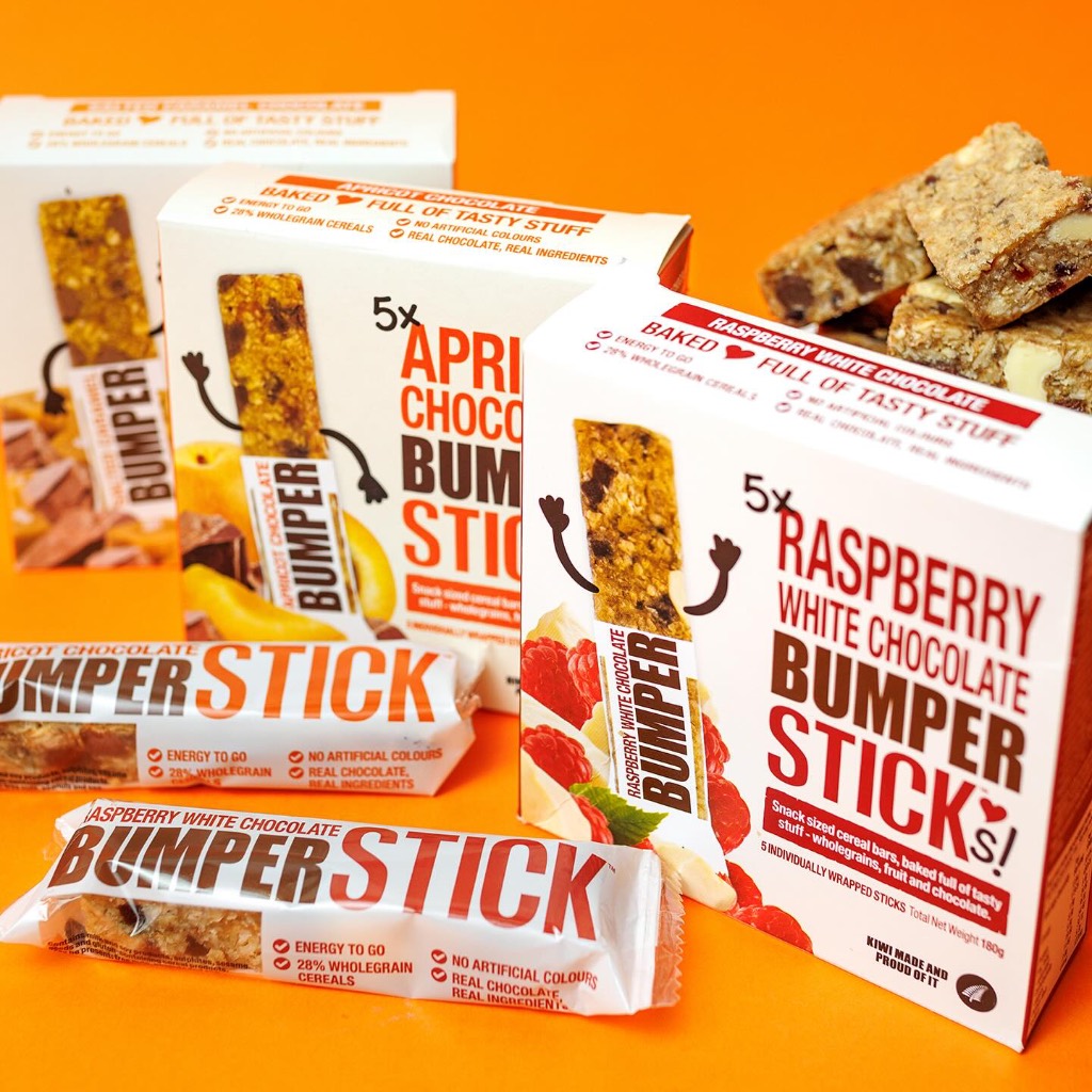 HỘP 5 QUE SOCOLA QUẢ MƠ Bumper Apricot Chocolate Bumper Sticks, 180g