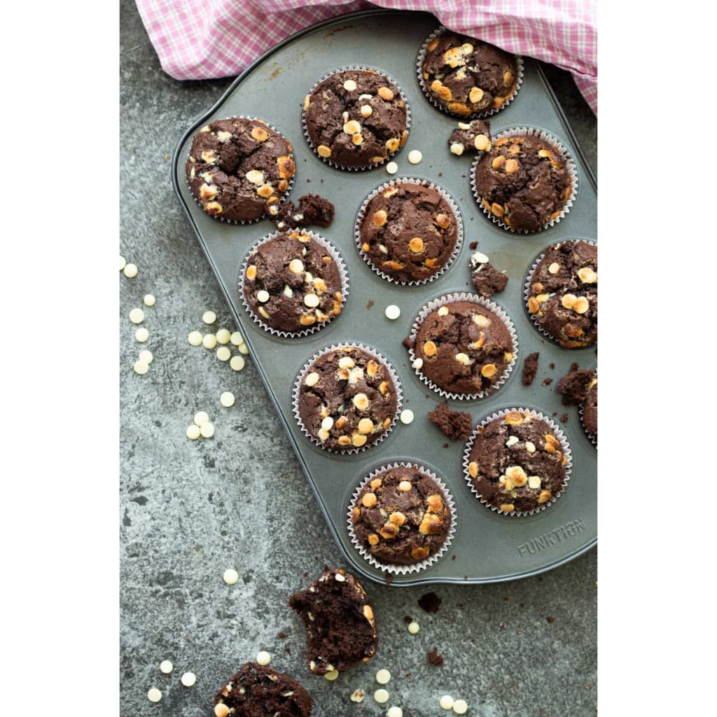 HẠT SOCOLA ĐEN / TRẮNG / SỮA NƯỚNG BÁNH Woolworths Chocolate Baking WHITE / BLACK / MILK DROPS, 200g