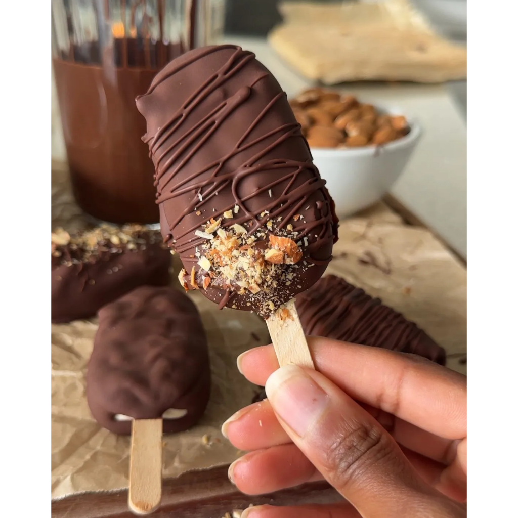 SỐT SOCOLA PHỦ KEM TẠO VỎ GIÒN TRONG TÍCH TẮC Cottee’s® Choc Whizz® Chocolate, 220g