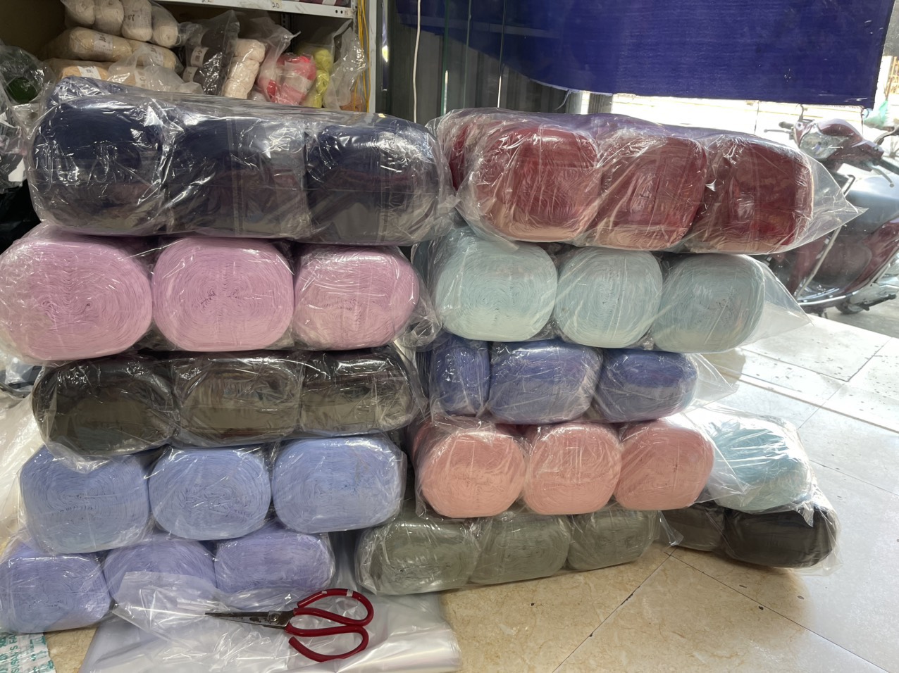 Sợi len cotton trơn cuộn 350gr